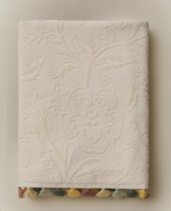 JACQUARD POMPOM BATH TOWEL