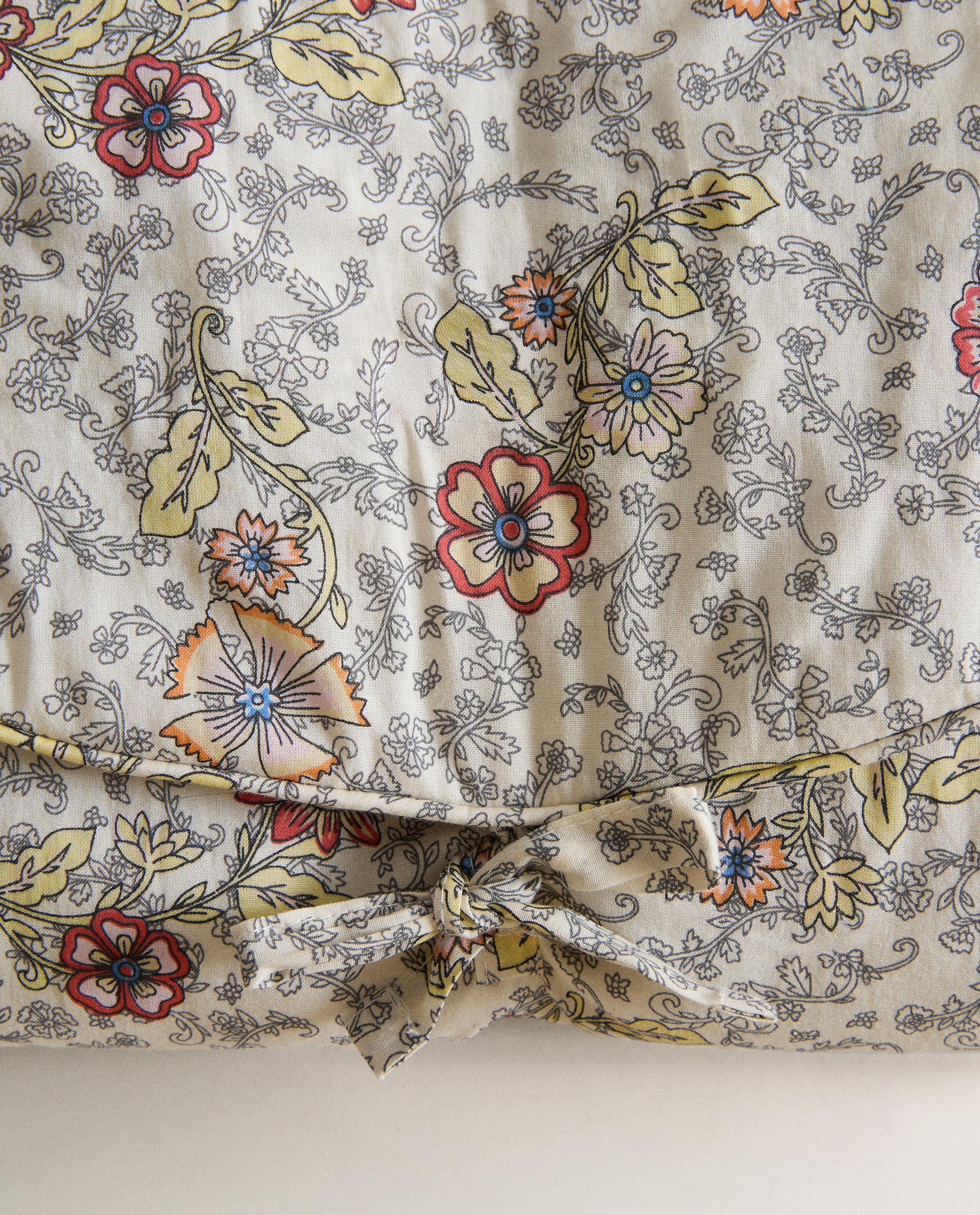 PORTABLE FLORAL BABY CHANGING MAT product thumbnail 11