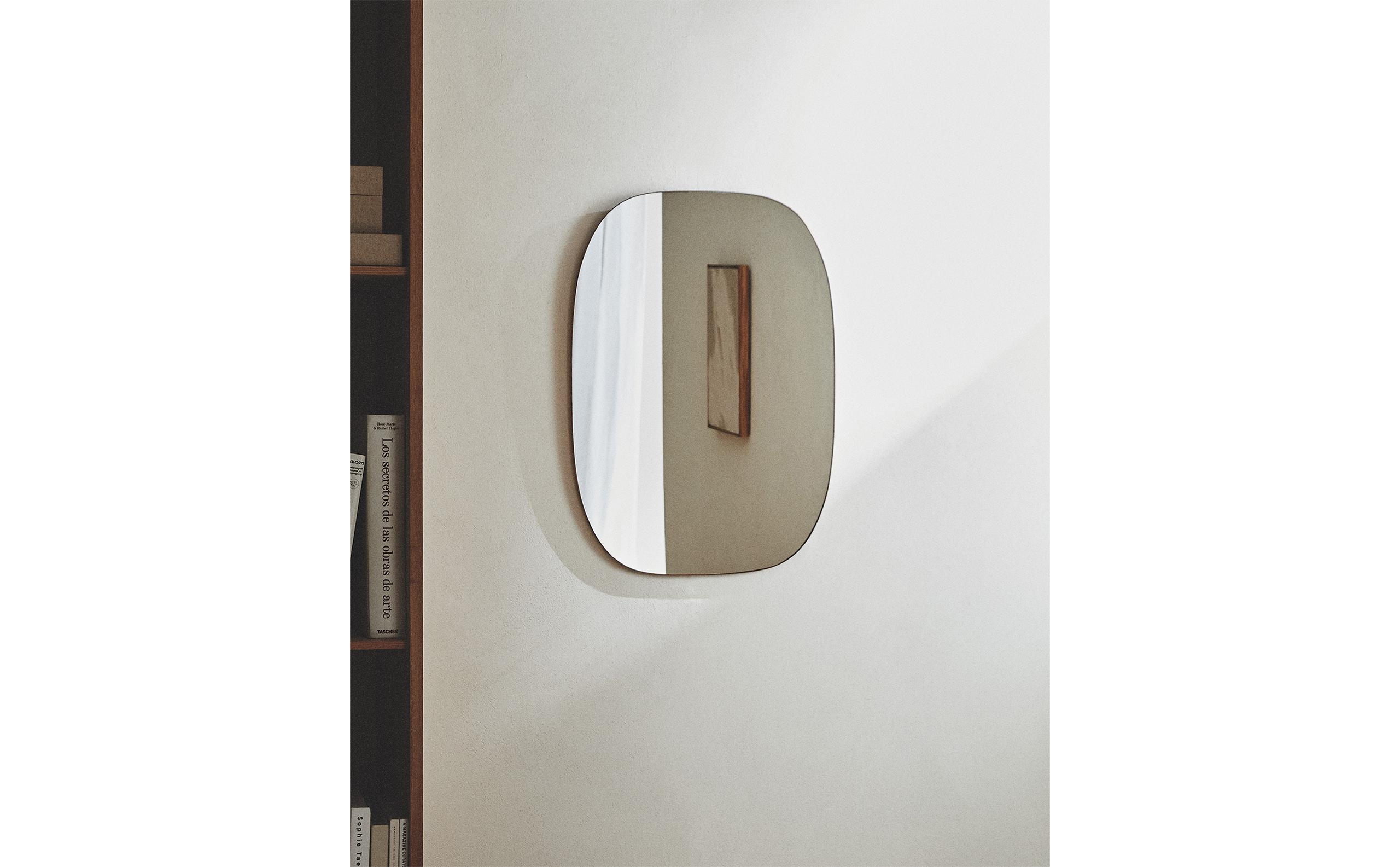 Ronde decoratieve spiegel, zwarte lijst fi 60 cm Ronde decoratieve spiegel, zwarte lijst fi 60 cm