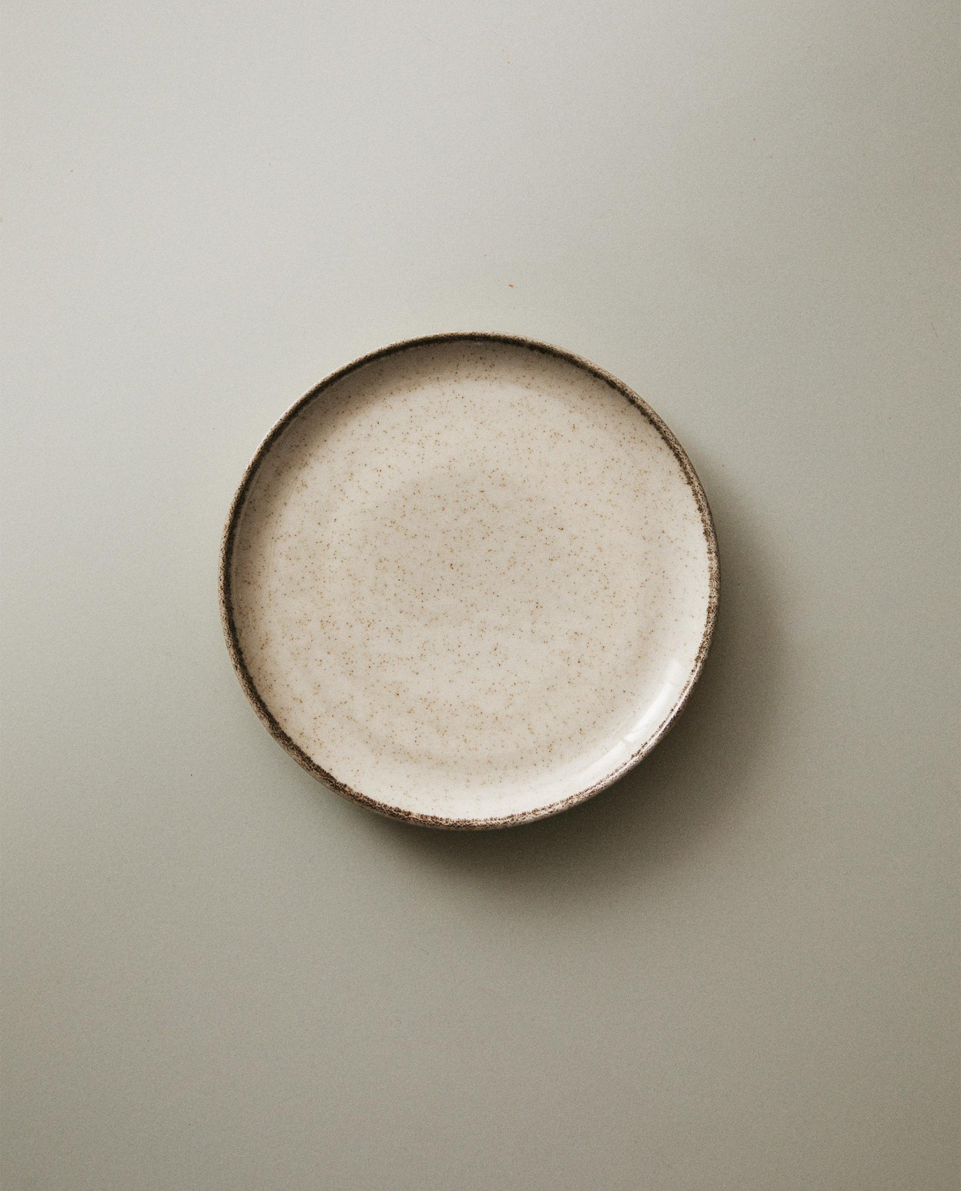 PORCELAIN SIDE PLATE WITH ANTIQUE FINISH RIM