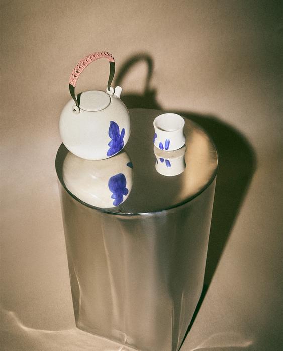 POMOCNÝ STOLÍK Z NEHRDZAVEJÚCEJ OCELE