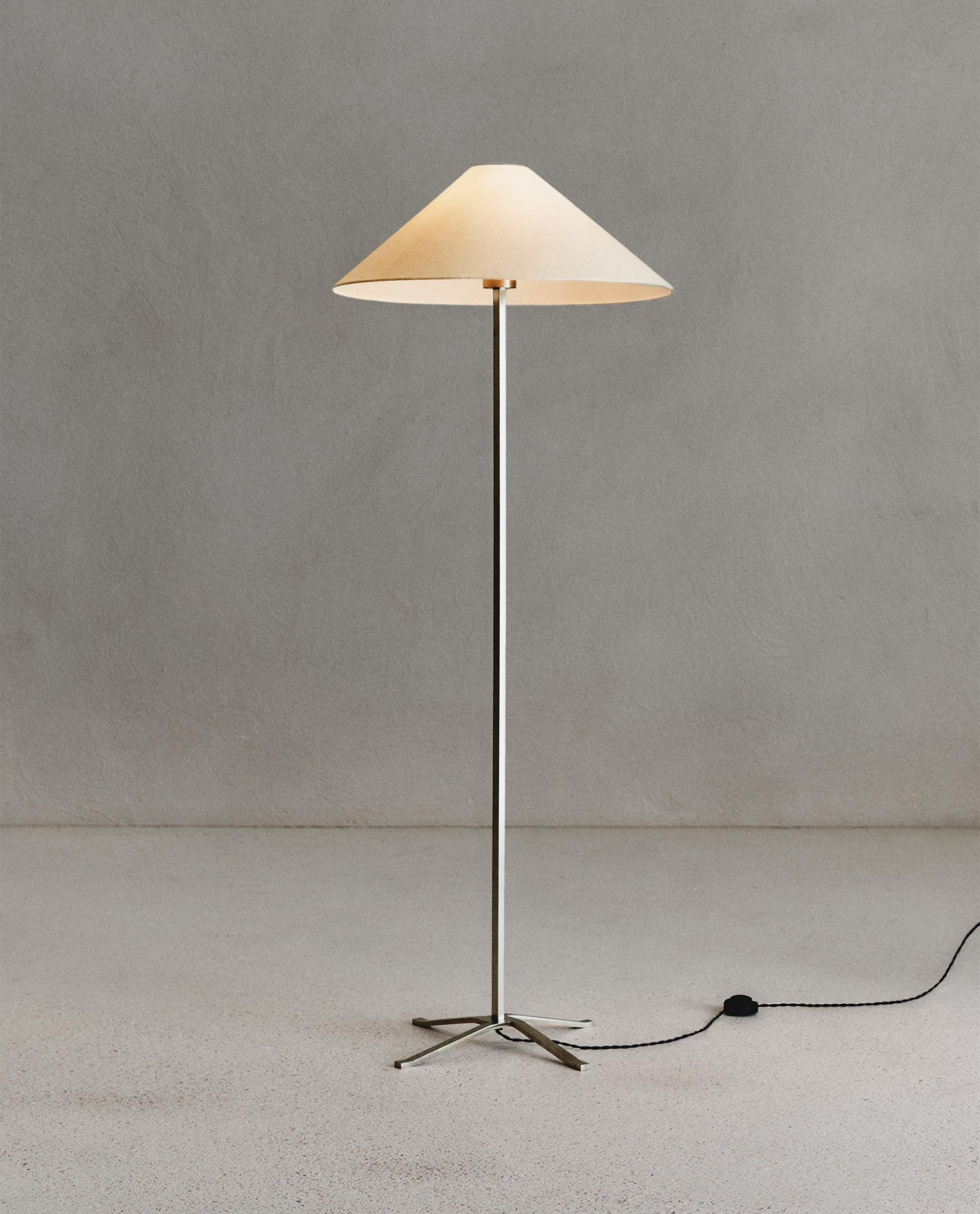 Elegant LAMP 03 Golvlampa i Borstad Stål