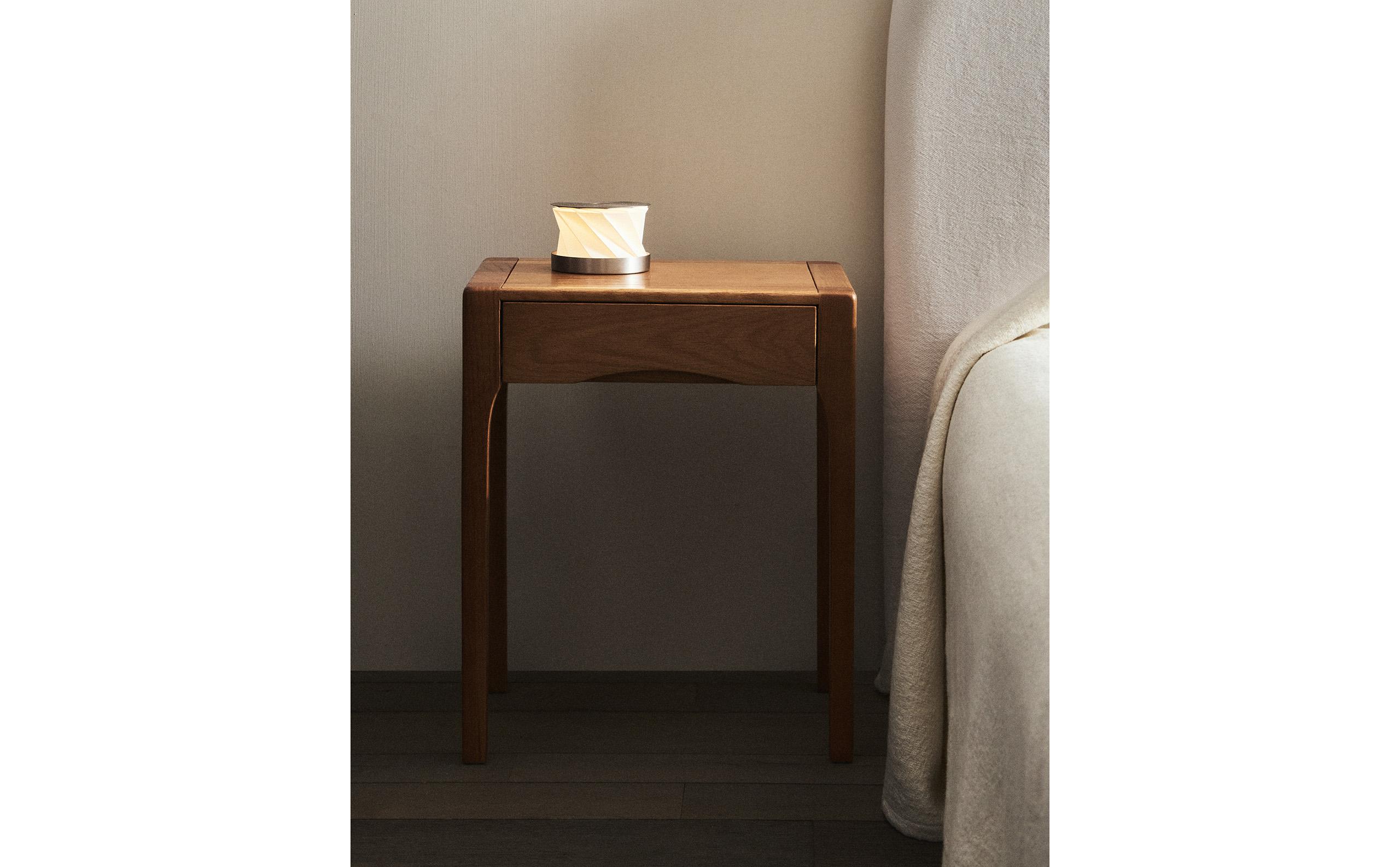 オーク材 引き出し付き ナイトテーブル | Zara Home 日本/Japan