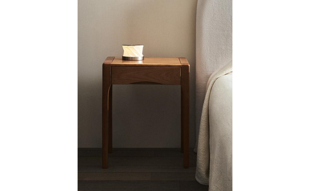 COMODINO ROVERE CON CASSETTO COMODINO ROVERE CON CASSETTO