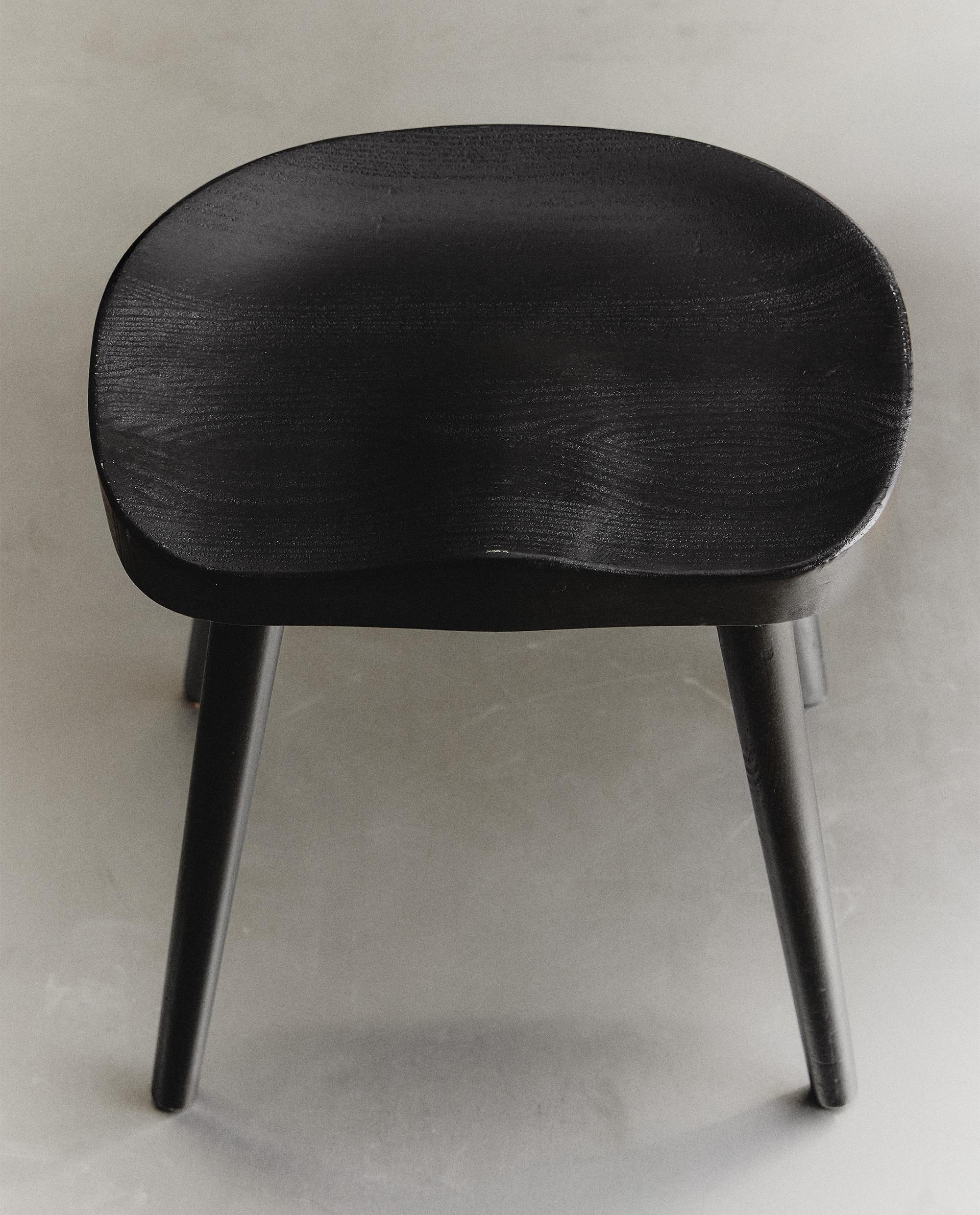 كرسي صغير من خشب الصنوبر كرسي صغير من خشب الصنوبر