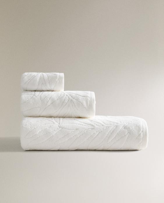 JACQUARD LEAF BATH TOWEL