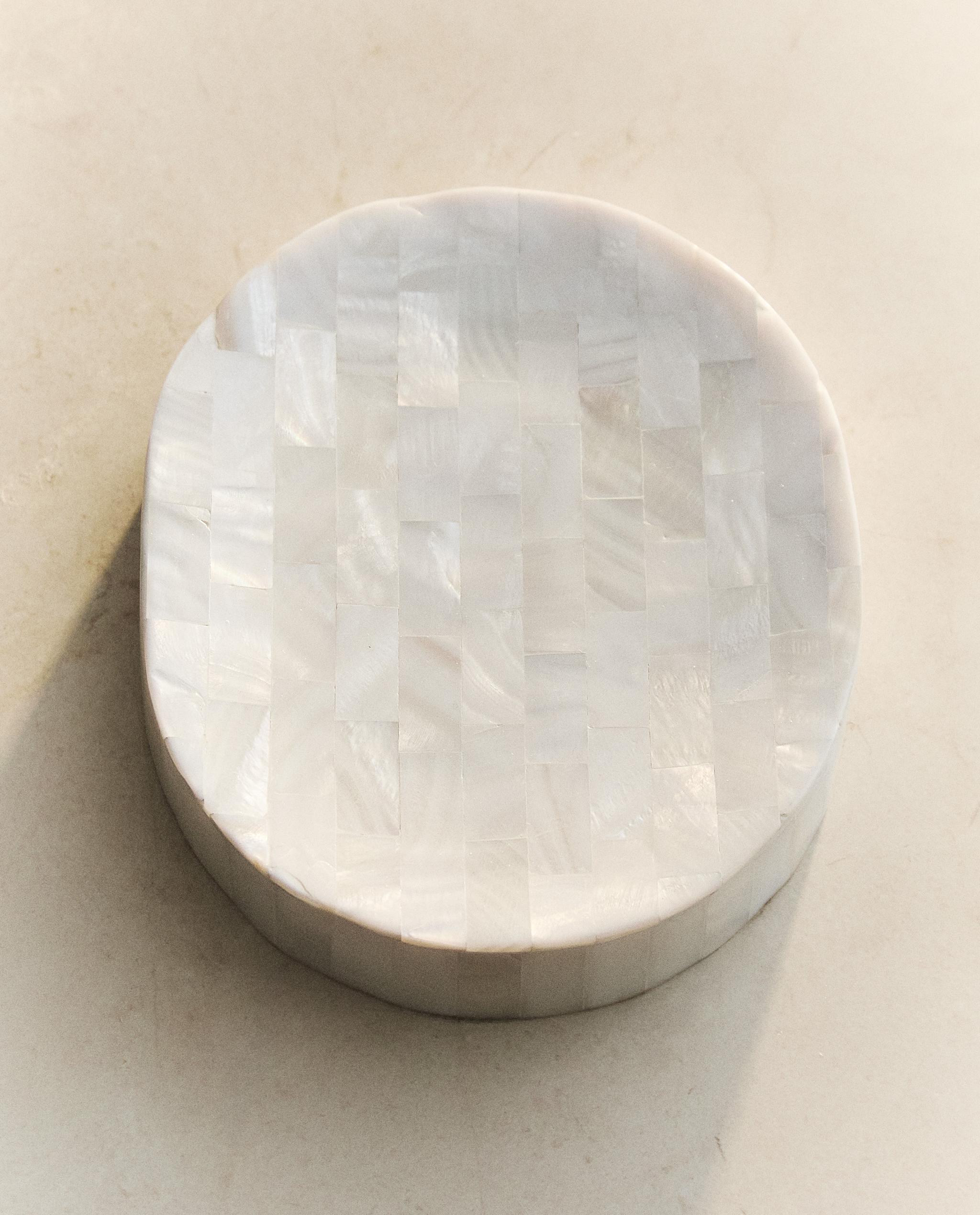 MOTHER-OF-PEARL-EFFECT BATHROOM SOAP DISH product thumbnail 8