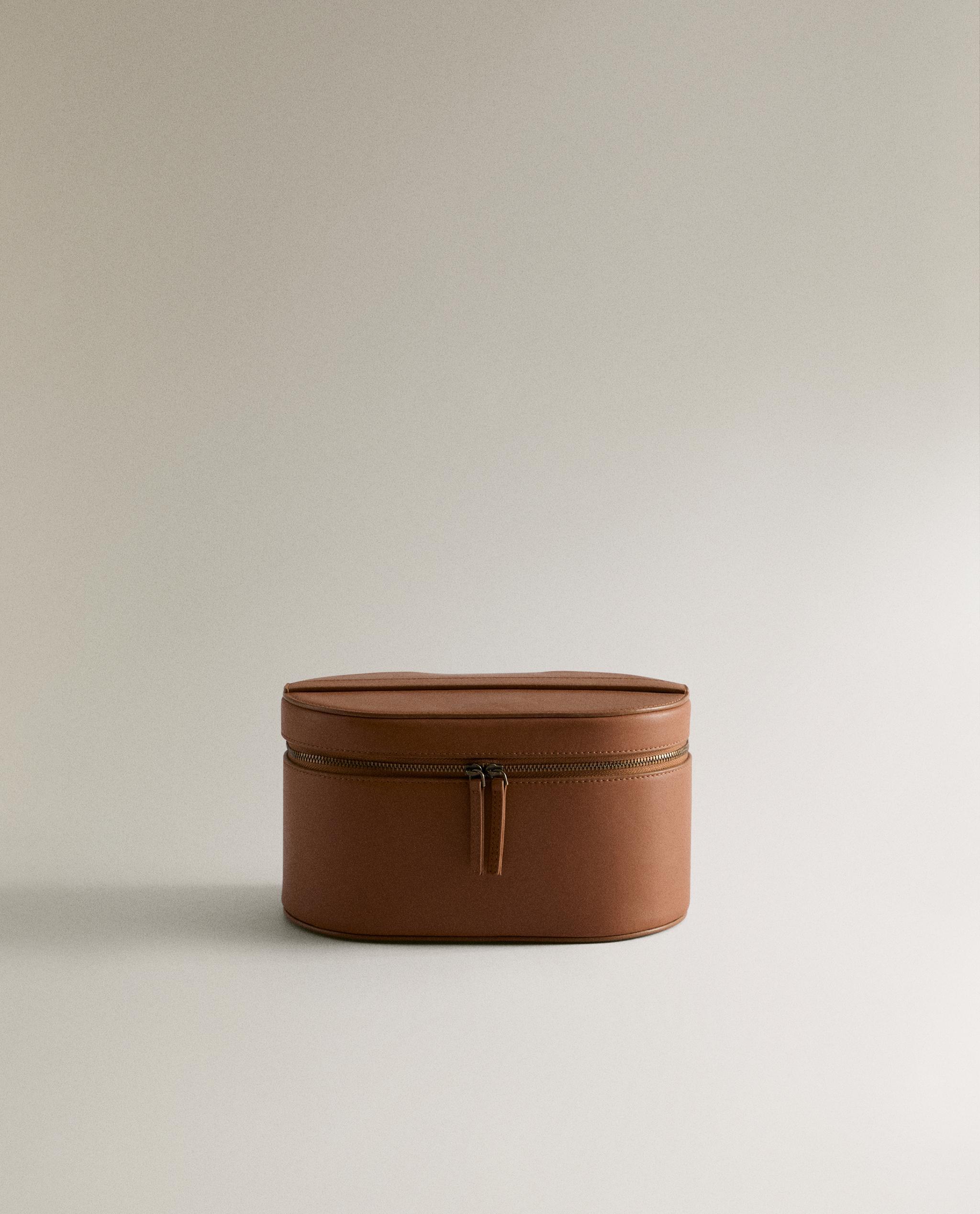 SMALL RIGID LEATHER TOILETRY BAG product thumbnail 12
