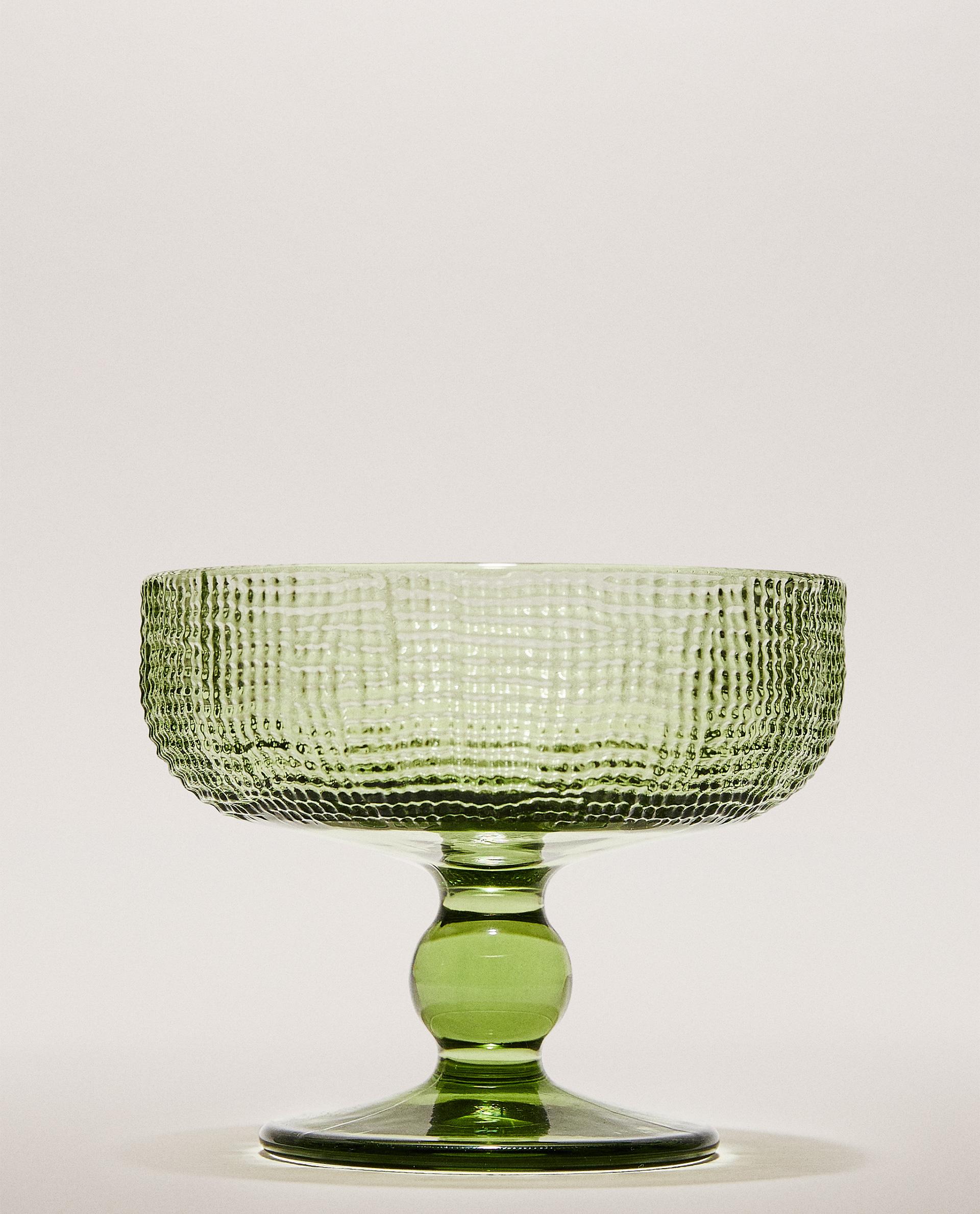 RAISED DESIGN GLASS ICE-CREAM CUP