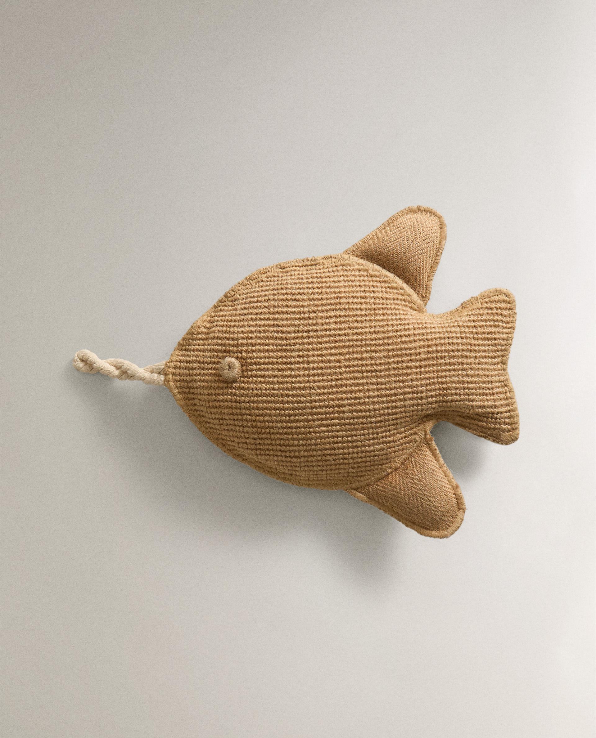 FISH PET SCRATCHER