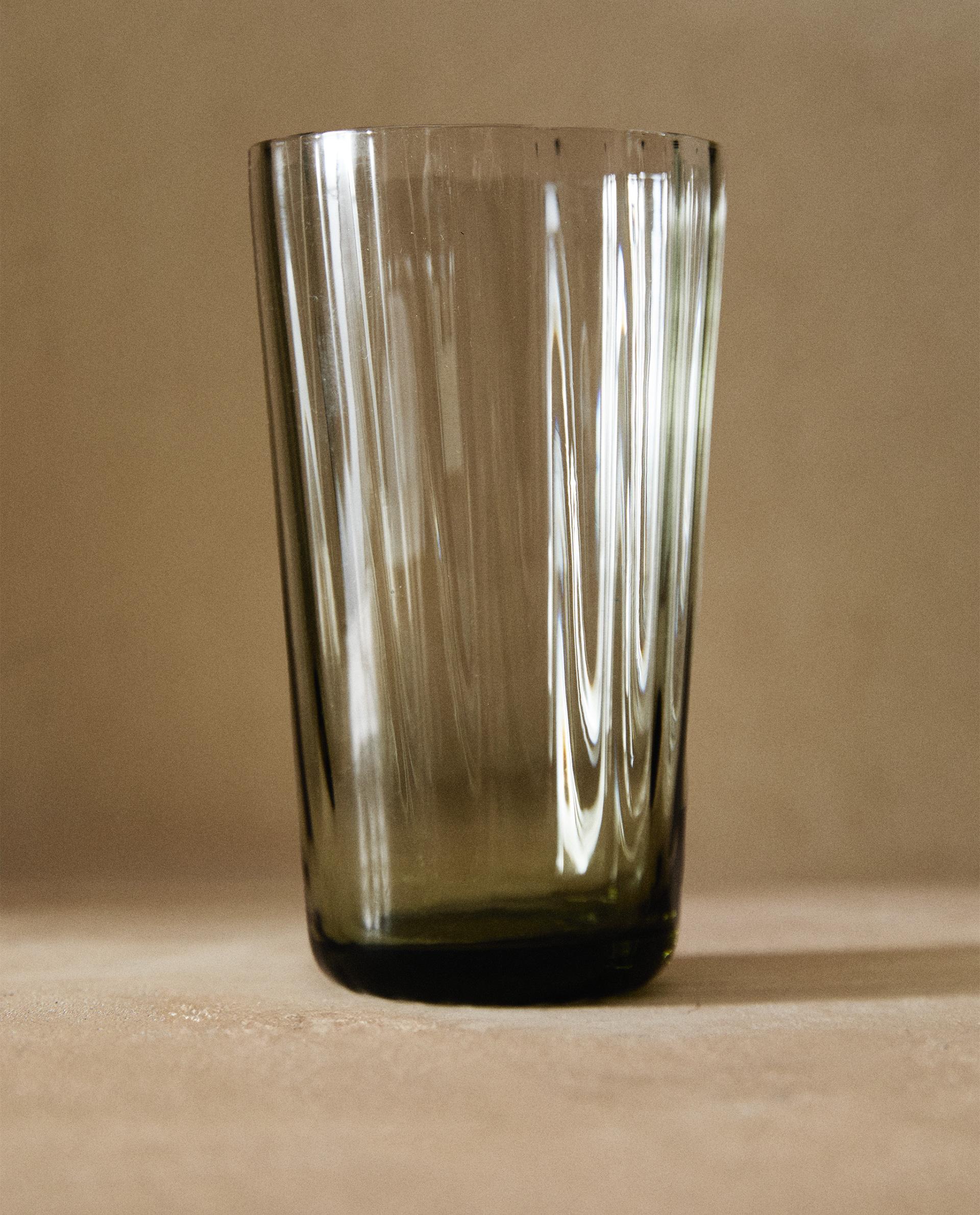 GLASS SOFT DRINK TUMBLER WITH LINE DESIGN