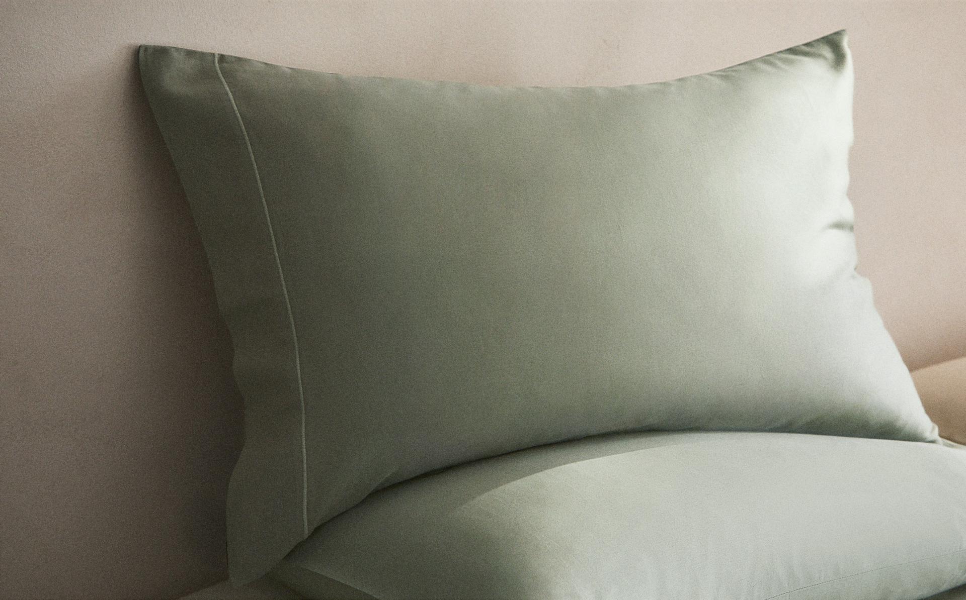 غلاف مخدة ساتان بشريط حافة (كثافة 300 خيط) غلاف مخدة ساتان بشريط حافة (كثافة 300 خيط)