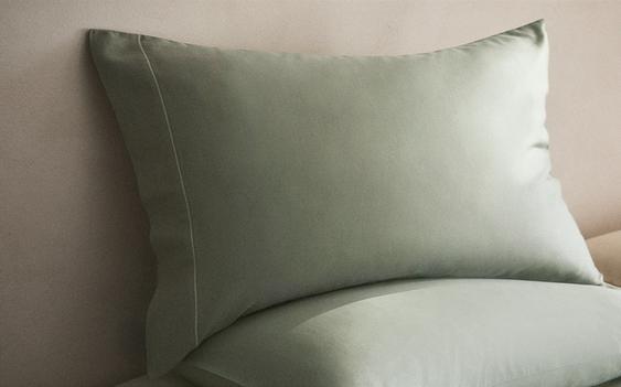 TAIE D’OREILLER SATIN FESTON (300 FILS) TAIE D’OREILLER SATIN FESTON (300 FILS)