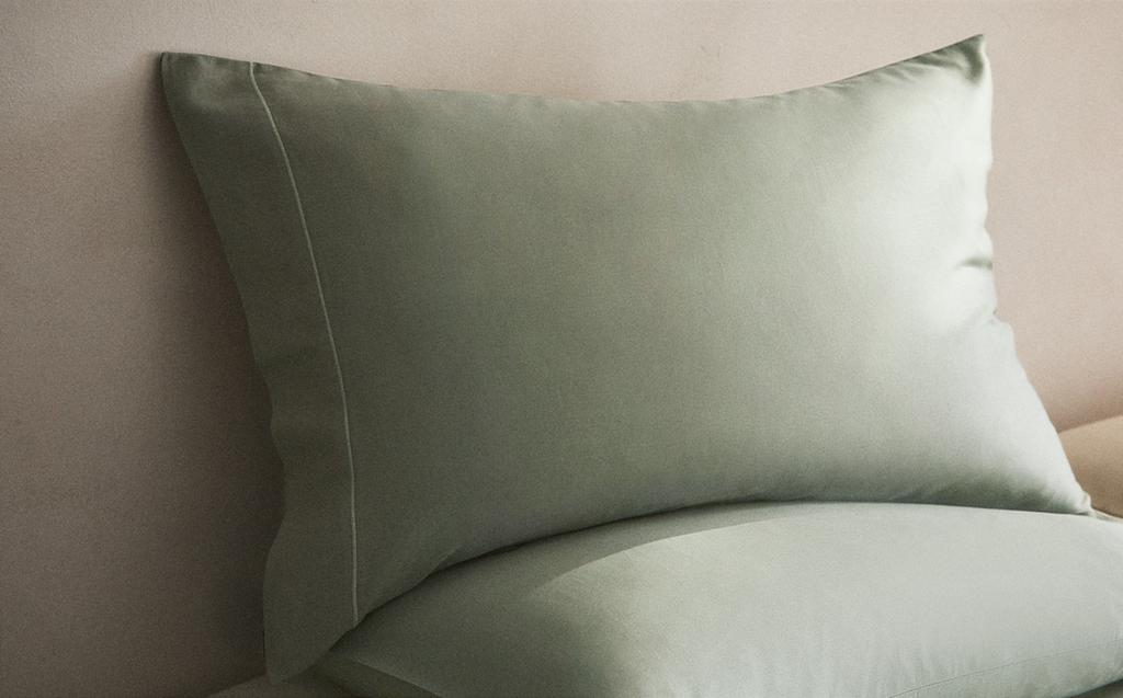 SATEEN PILLOWCASE WITH TRIM (300 THREAD COUNT) SATEEN PILLOWCASE WITH TRIM (300 THREAD COUNT)