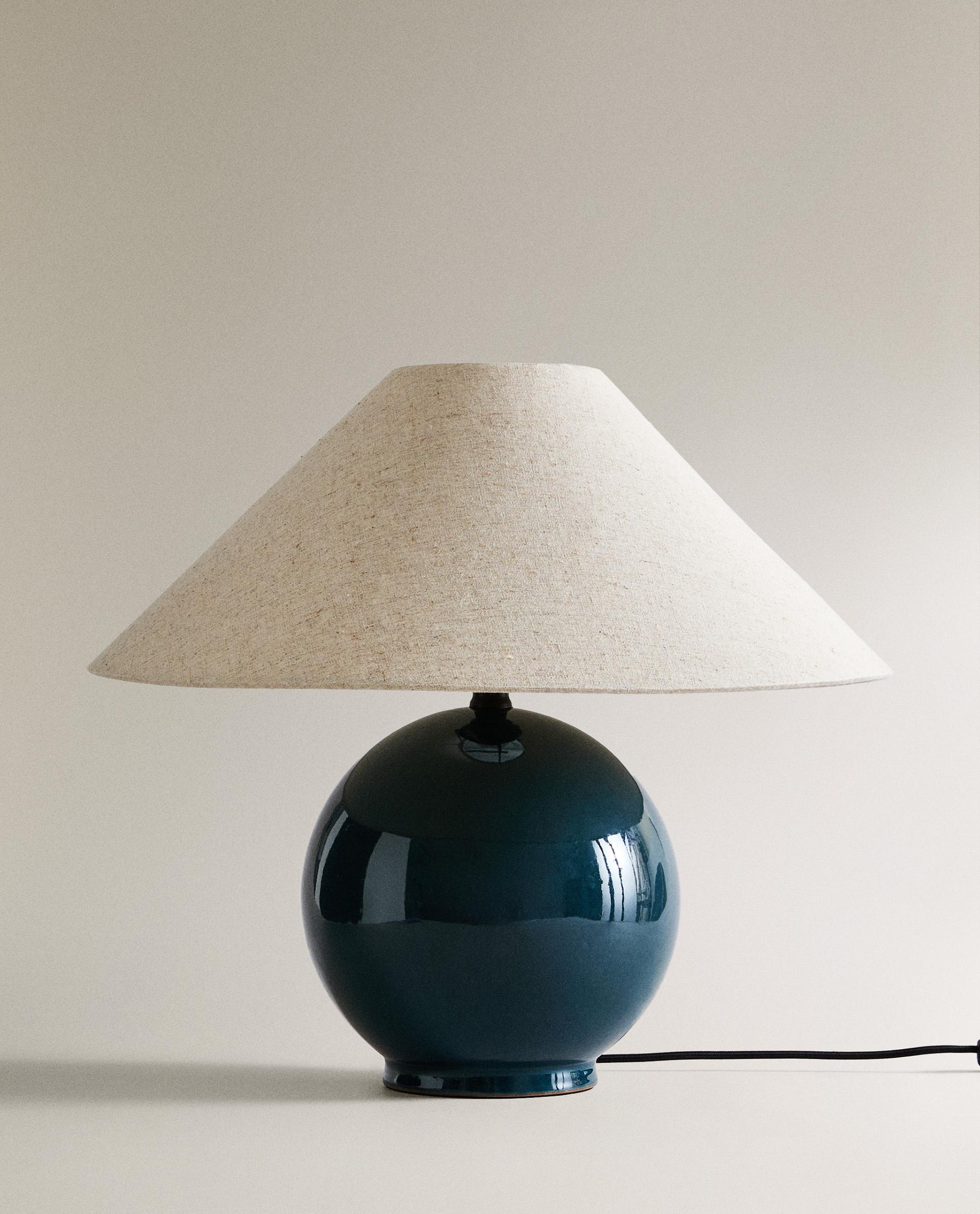 CERAMIC TABLE LAMP