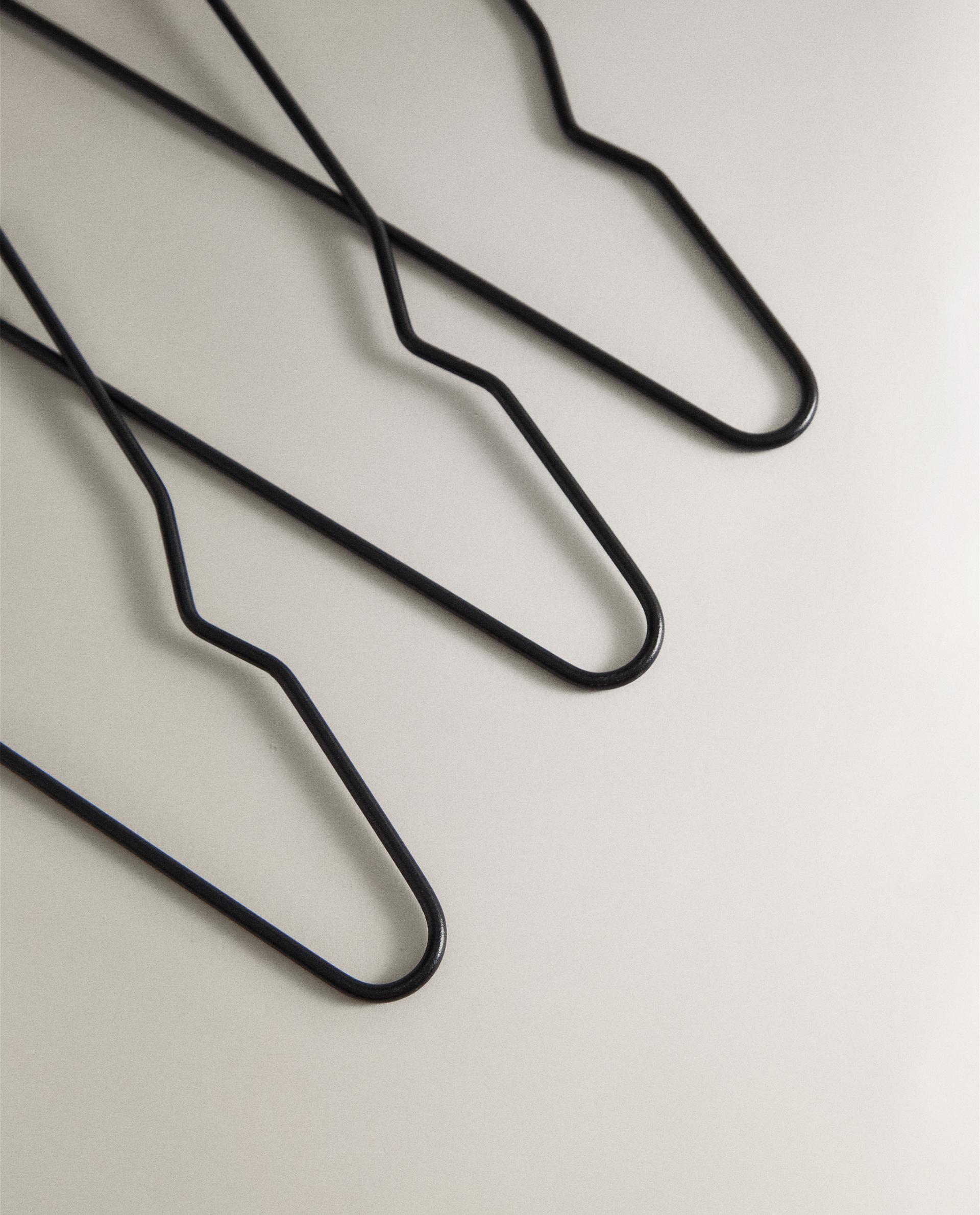 METAL HANGER (SET OF 3)