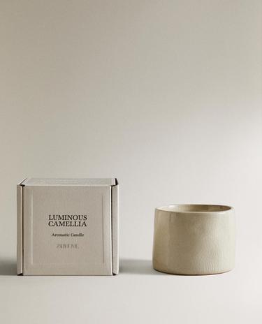 (150 غ) شمعة عطرية برائحة LUMINOUS CAMELLIA