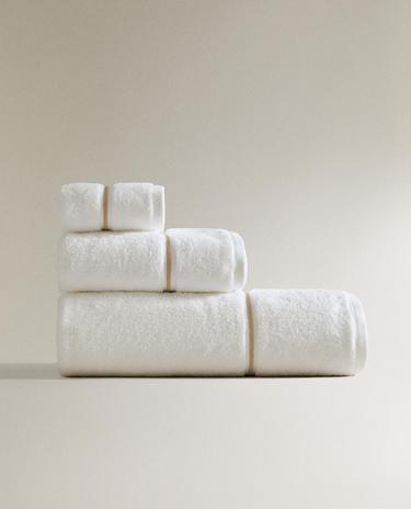 EMBROIDERED TRIM BATH TOWEL