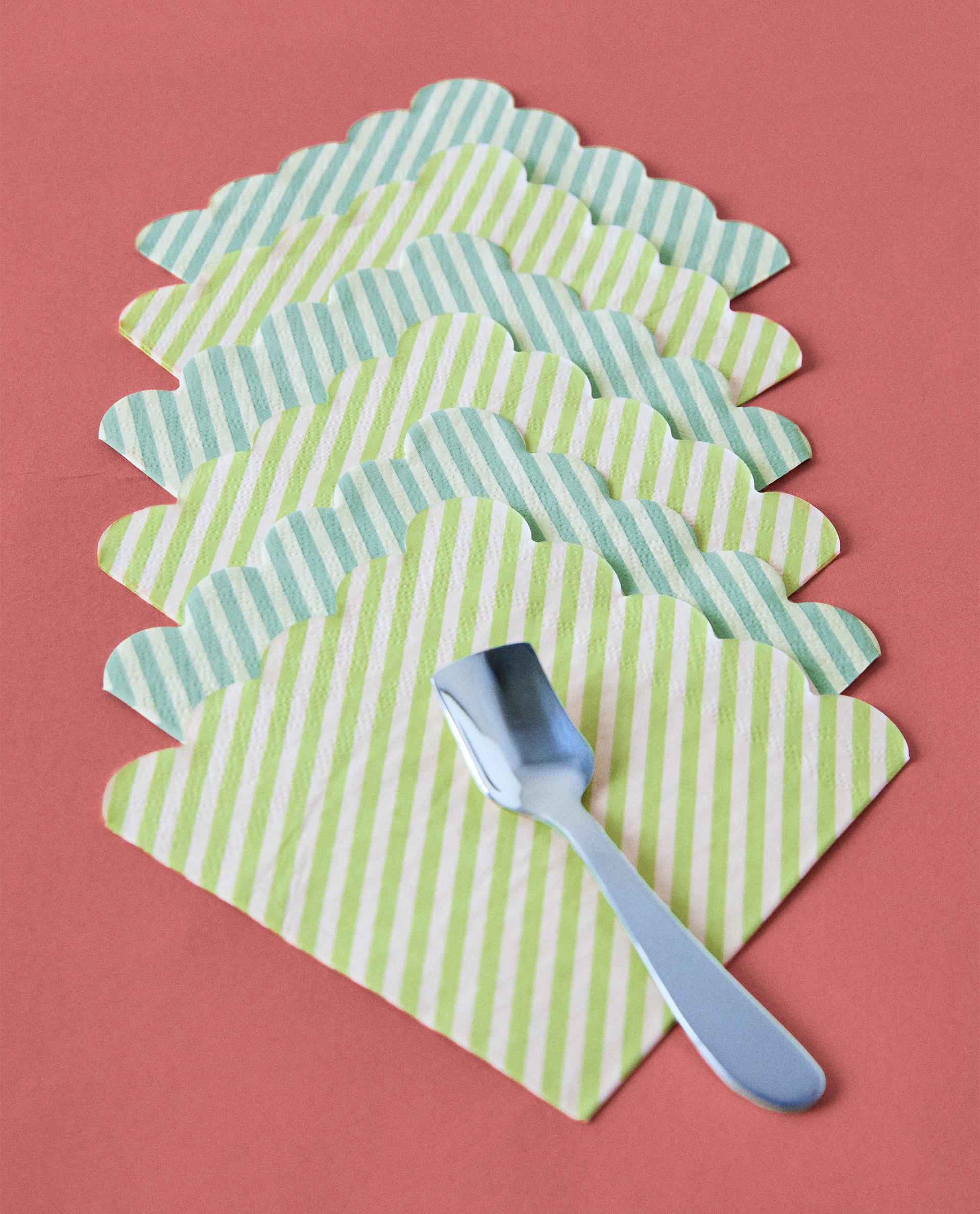 PACK OF STRIPED PAPER NAPKINS (PACK OF 30)