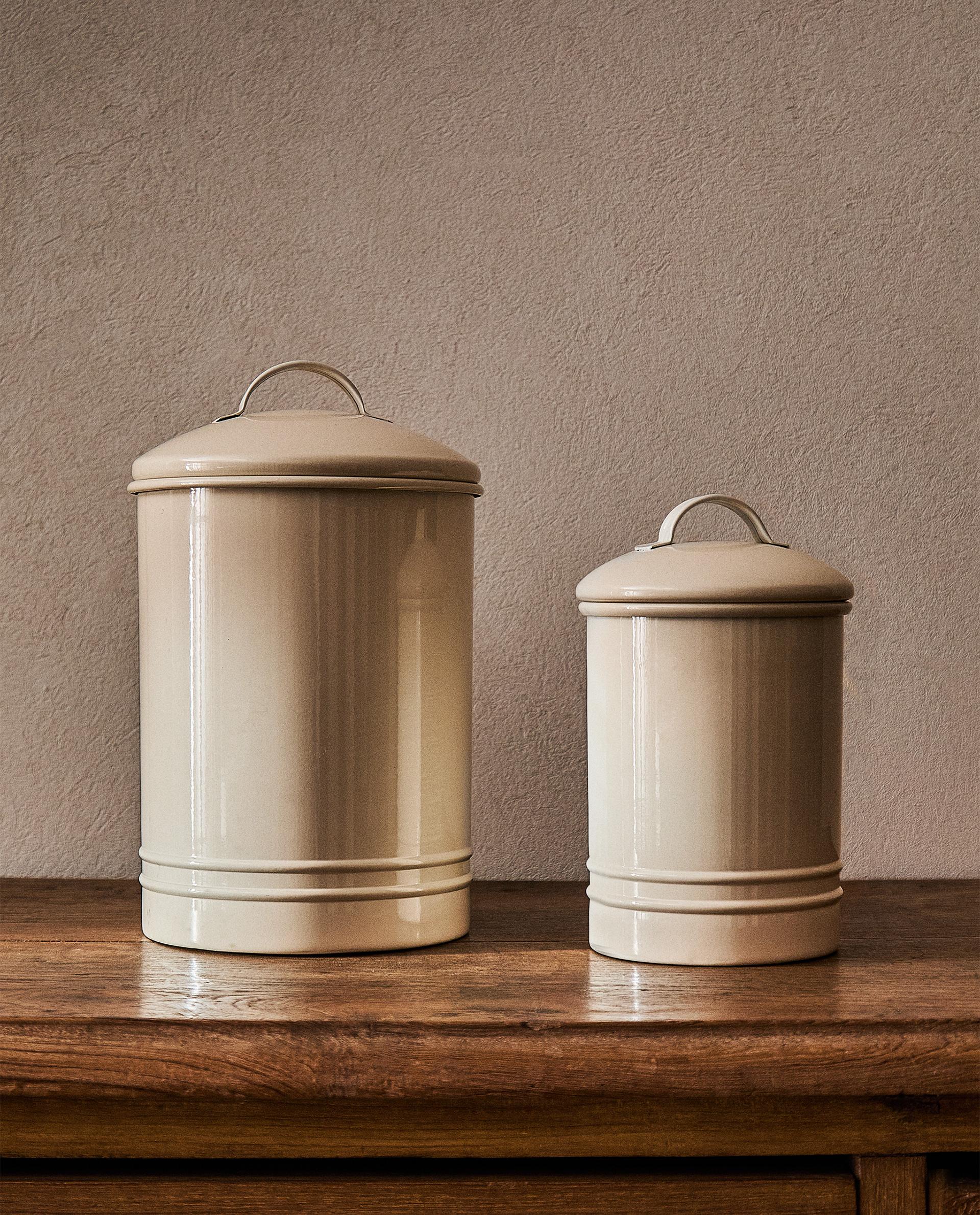 LACQUERED METAL CYLINDRICAL JAR