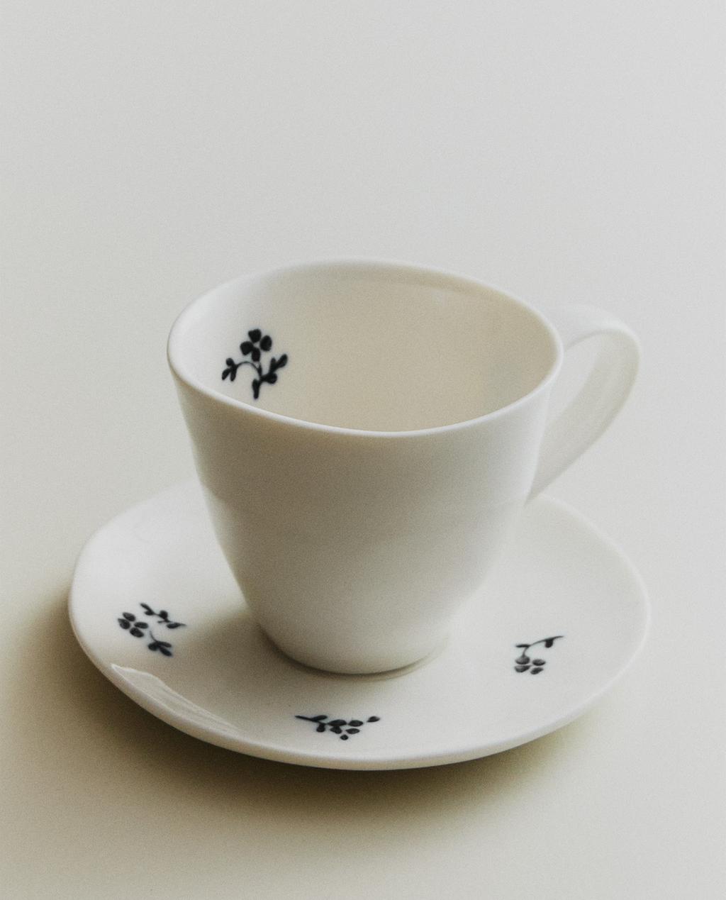 TAZZA CON PIATTINO FIORI IN PORCELLANA