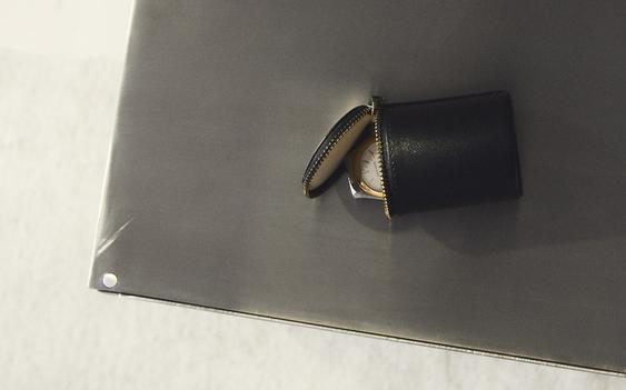TROUSSE EN CUIR CYLINDRIQUE
