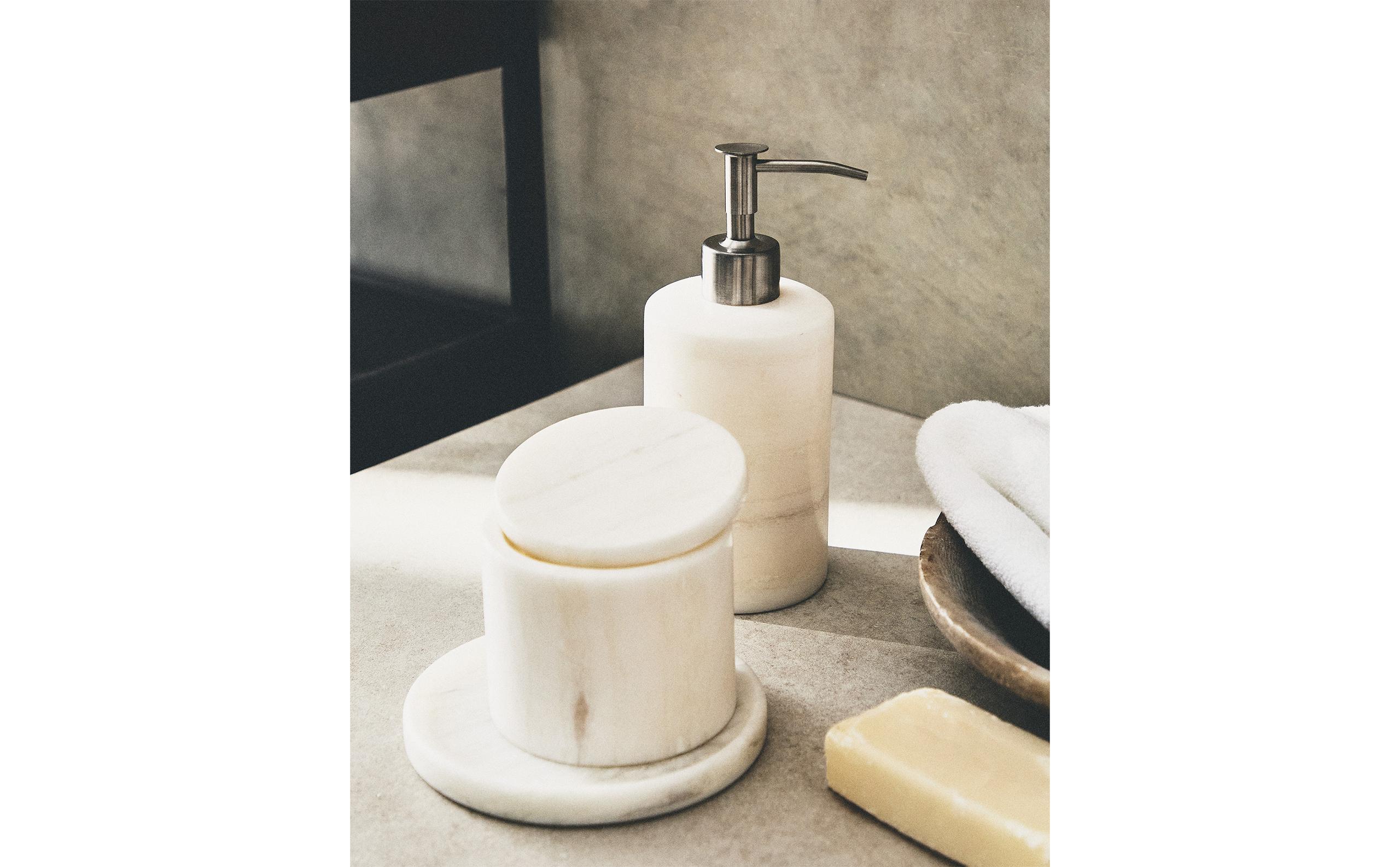 WHITE MARBLE BATHROOM SET