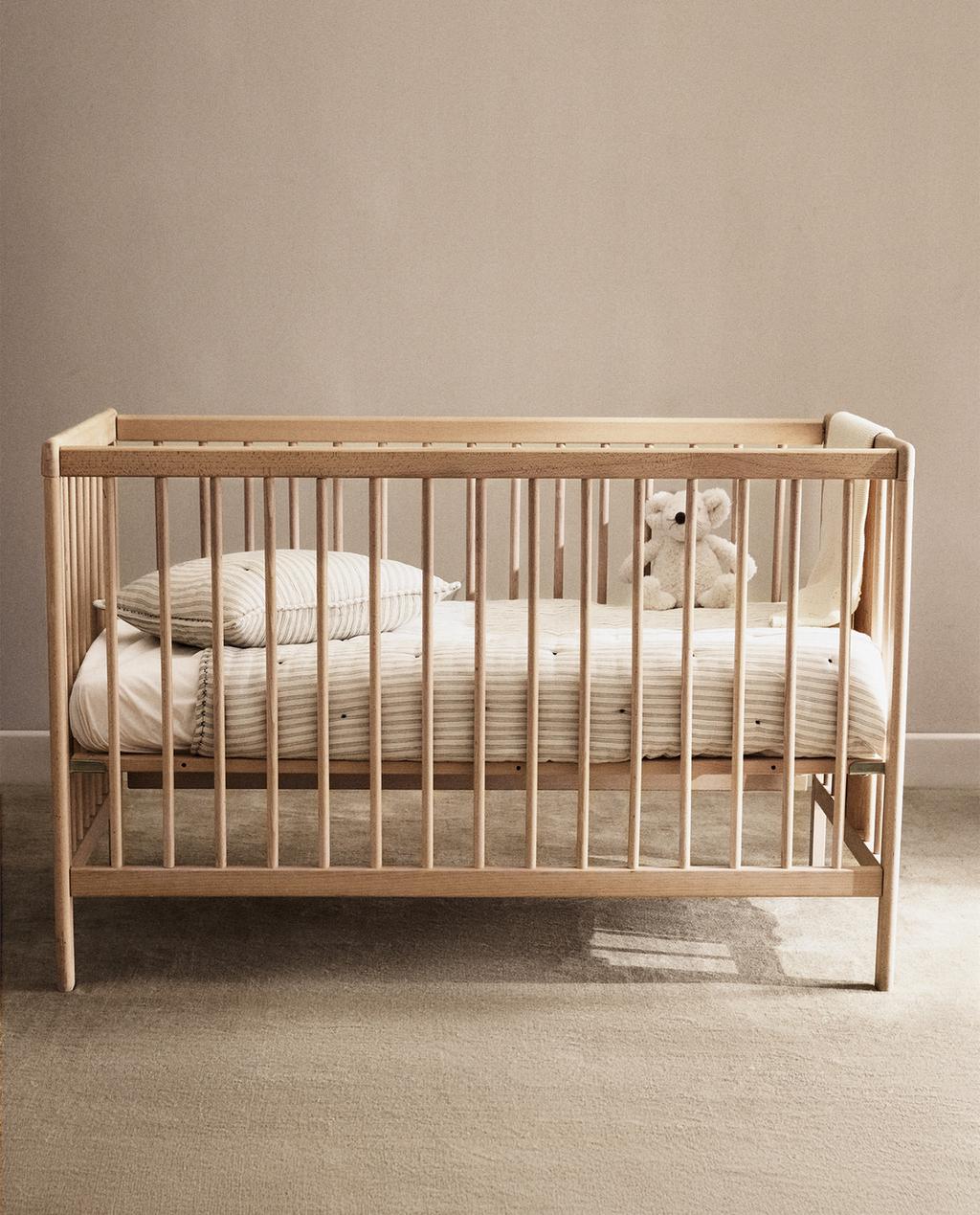 CLASSIC WOODEN COT