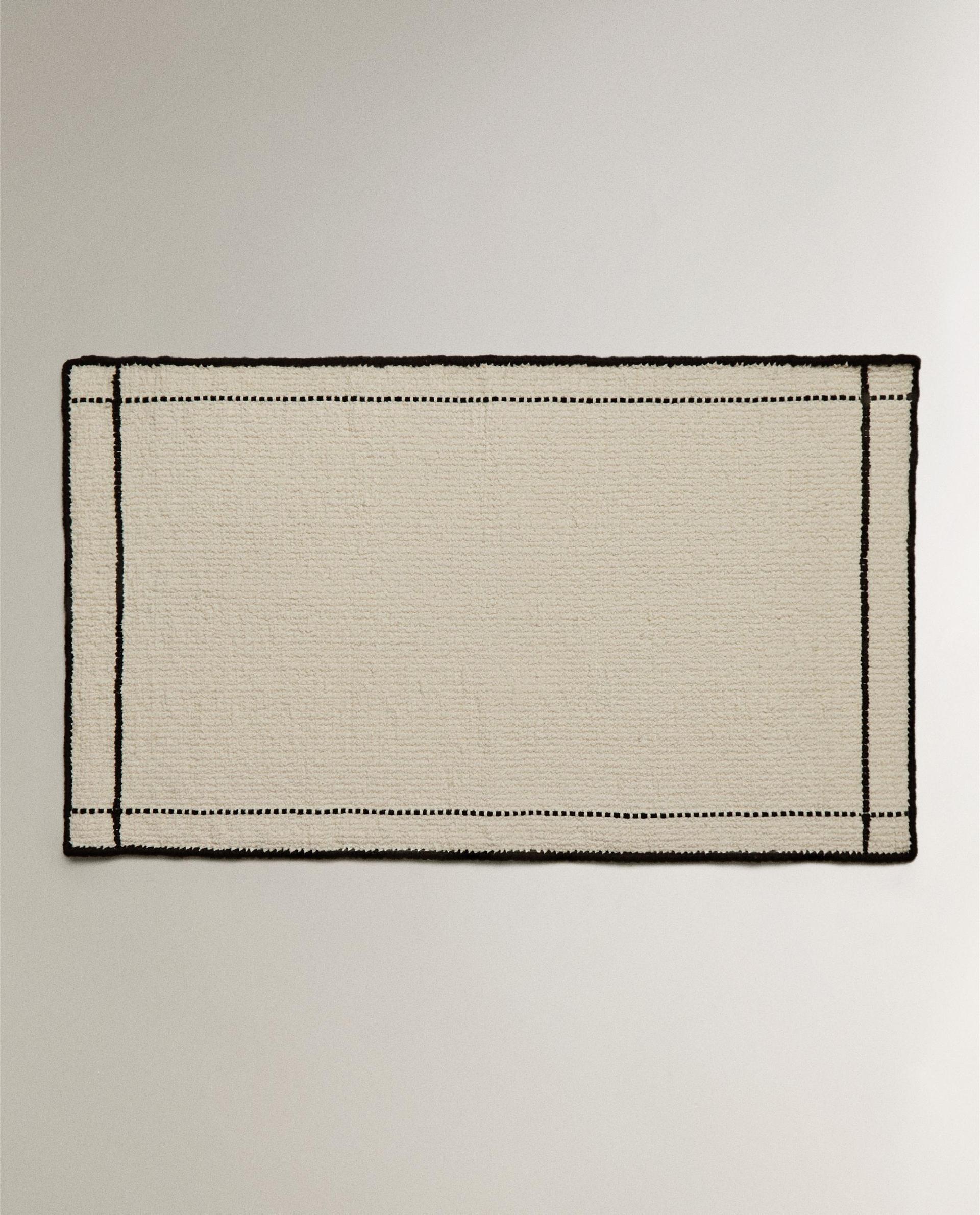 BATH MAT WITH TOPSTITCHED BORDER BATH MAT WITH TOPSTITCHED BORDER