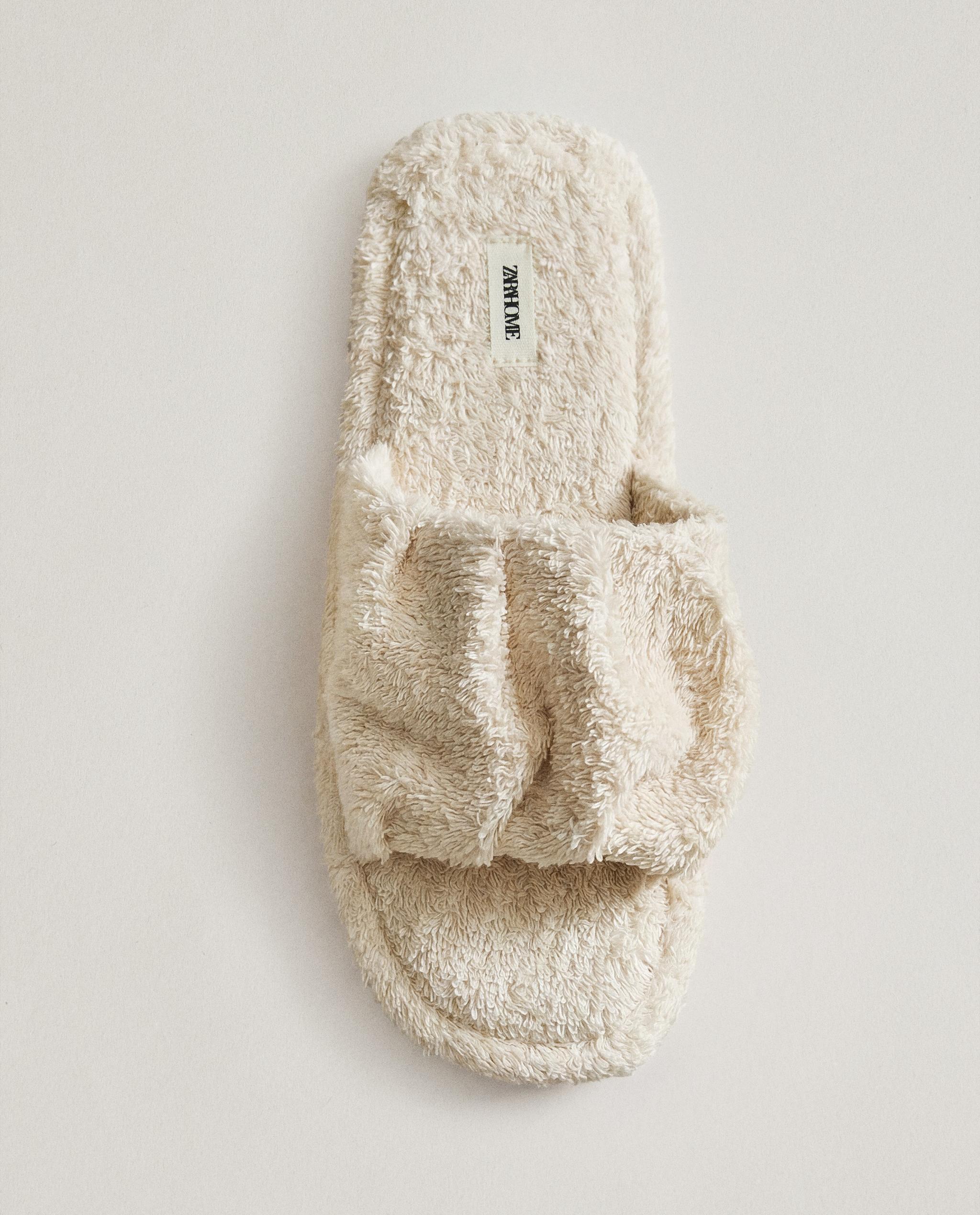 PLEATED TERRY BATHROOM SLIDERS product thumbnail 9
