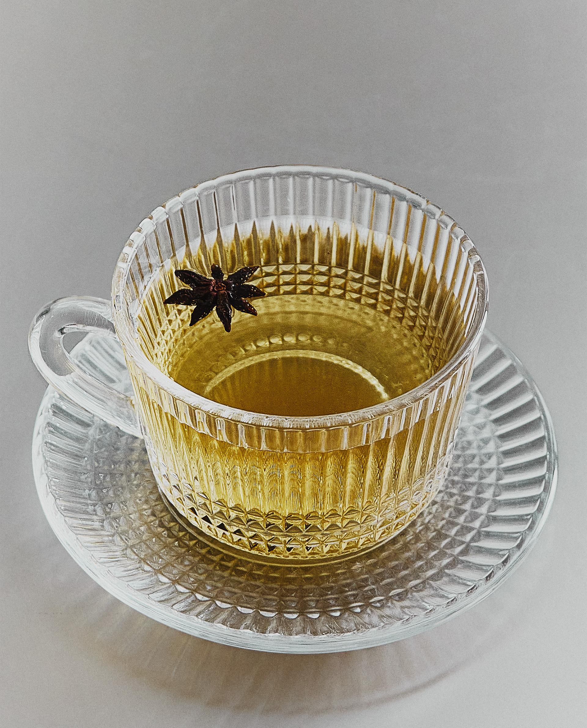 GLASS TEACUP WITH RAISED GEOMETRIC DESIGN GLASS TEACUP WITH RAISED GEOMETRIC DESIGN