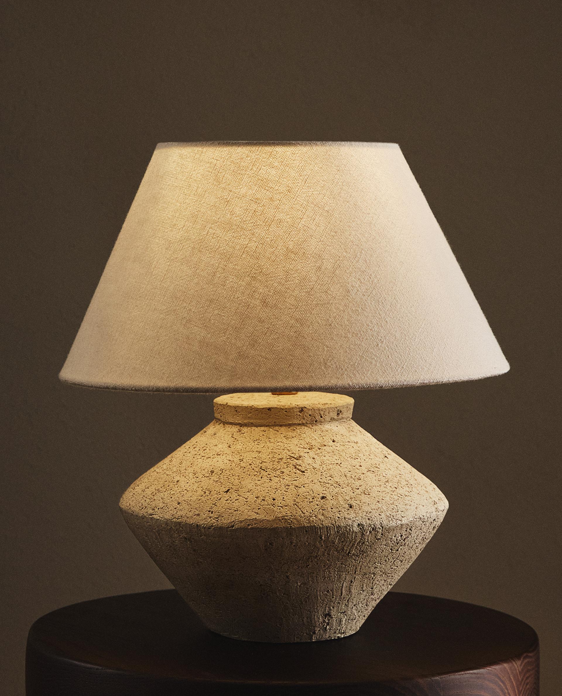 MEDIUM TABLE LAMP WITH EARTHENWARE BASE