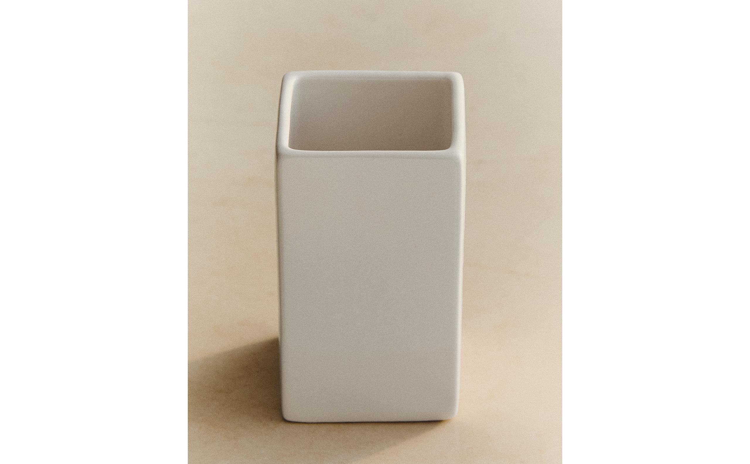 WHITE EARTHENWARE TOOTHBRUSH HOLDER product thumbnail 8