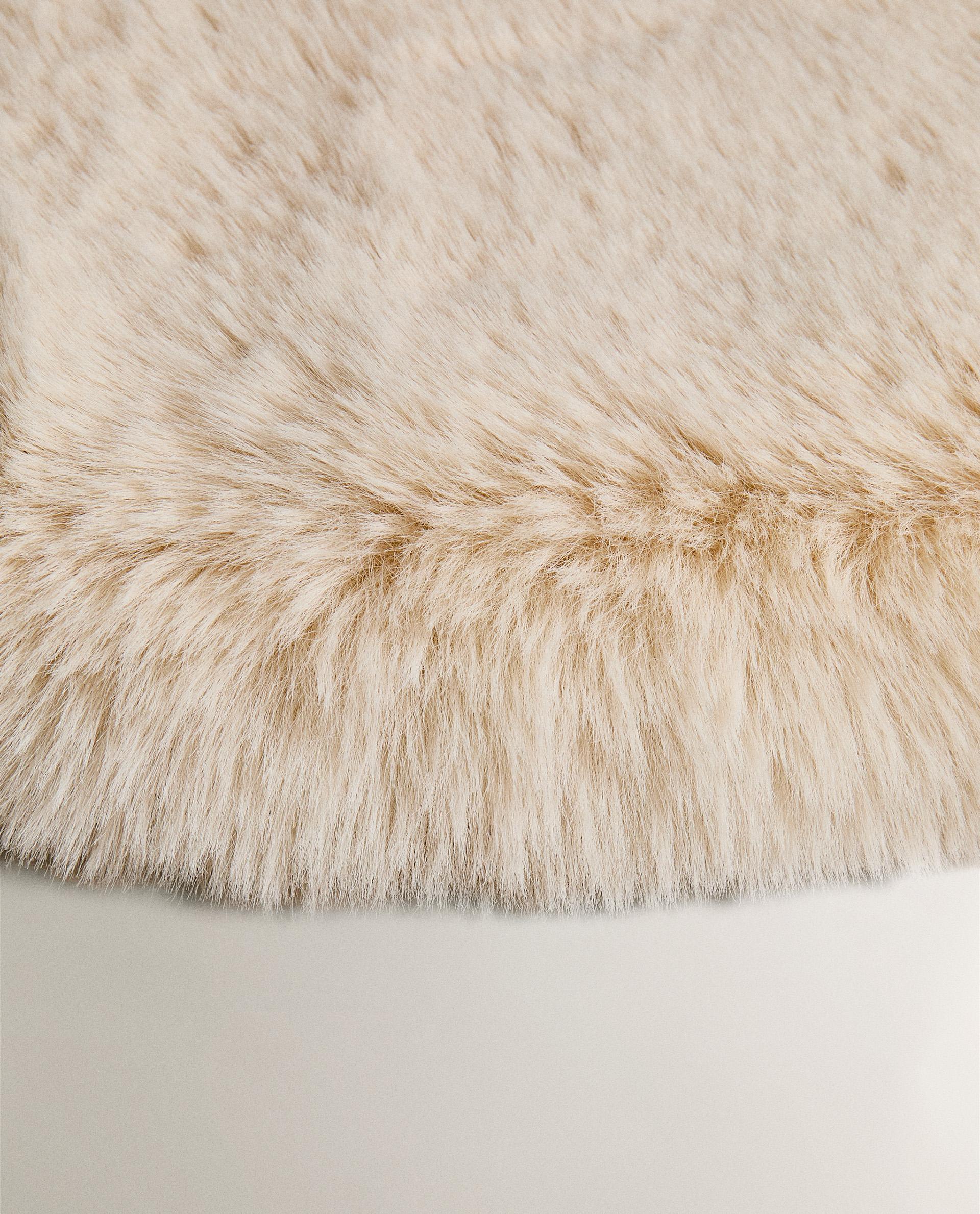 ZARA HOME - ZARA HOME 人気❣️完売品❣️ふわふわ✨人気フェイクファーラグ　ラグ イレギュラー フェイクファー ラグ スモール | Zara Home 日本/Japan