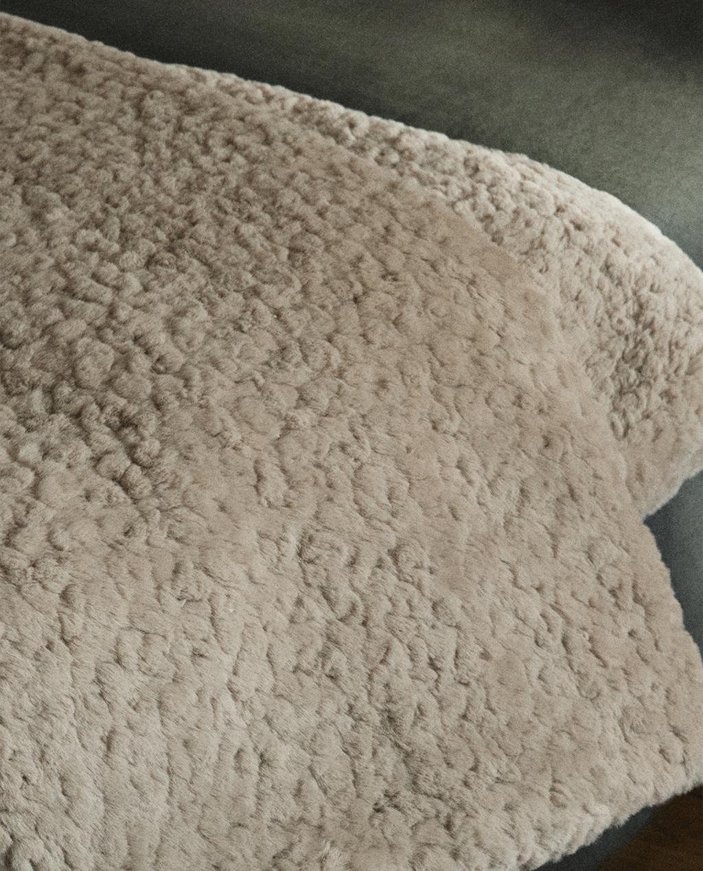 IRREGULAR FAUX FUR BLANKET