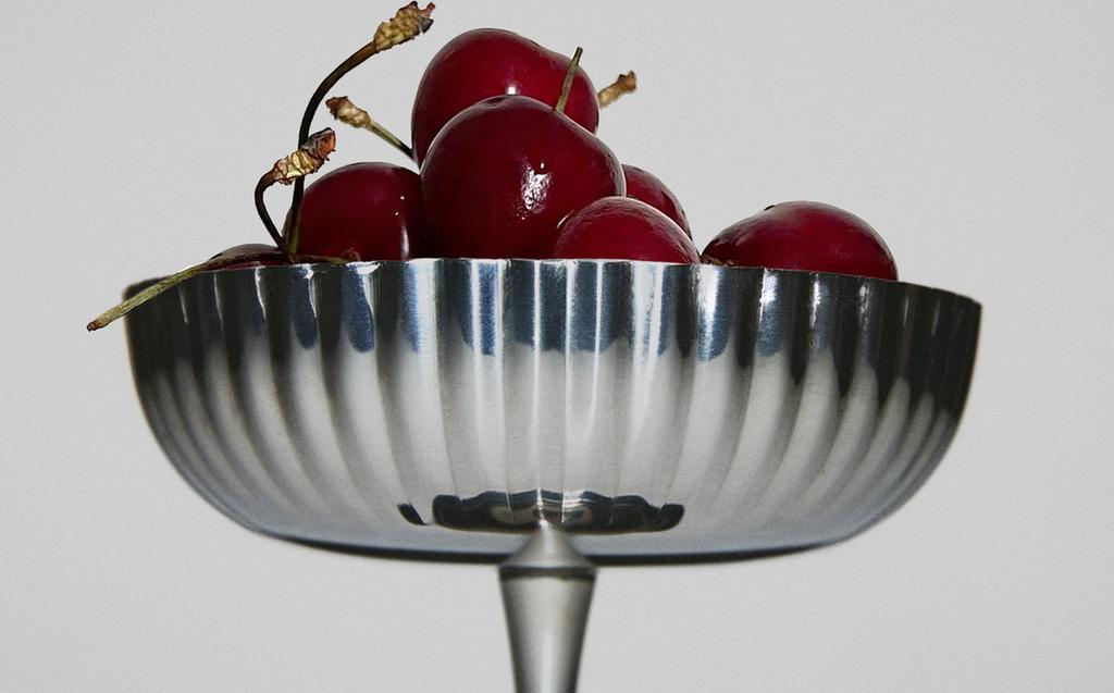 SCALLOPED METAL WINE GLASS SCALLOPED METAL WINE GLASS