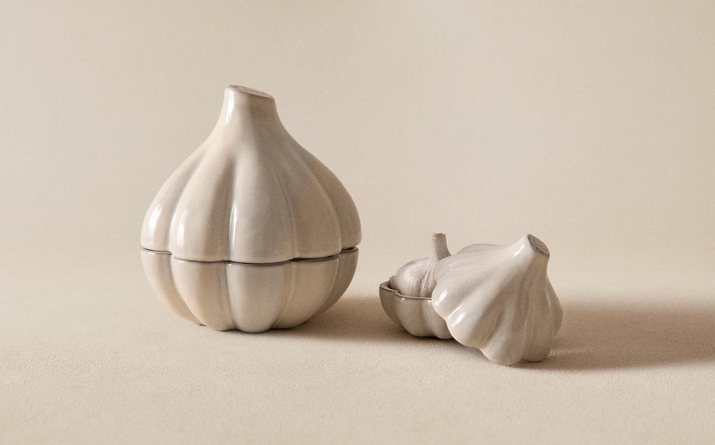 TERRACOTTA GARLIC STORAGE JAR