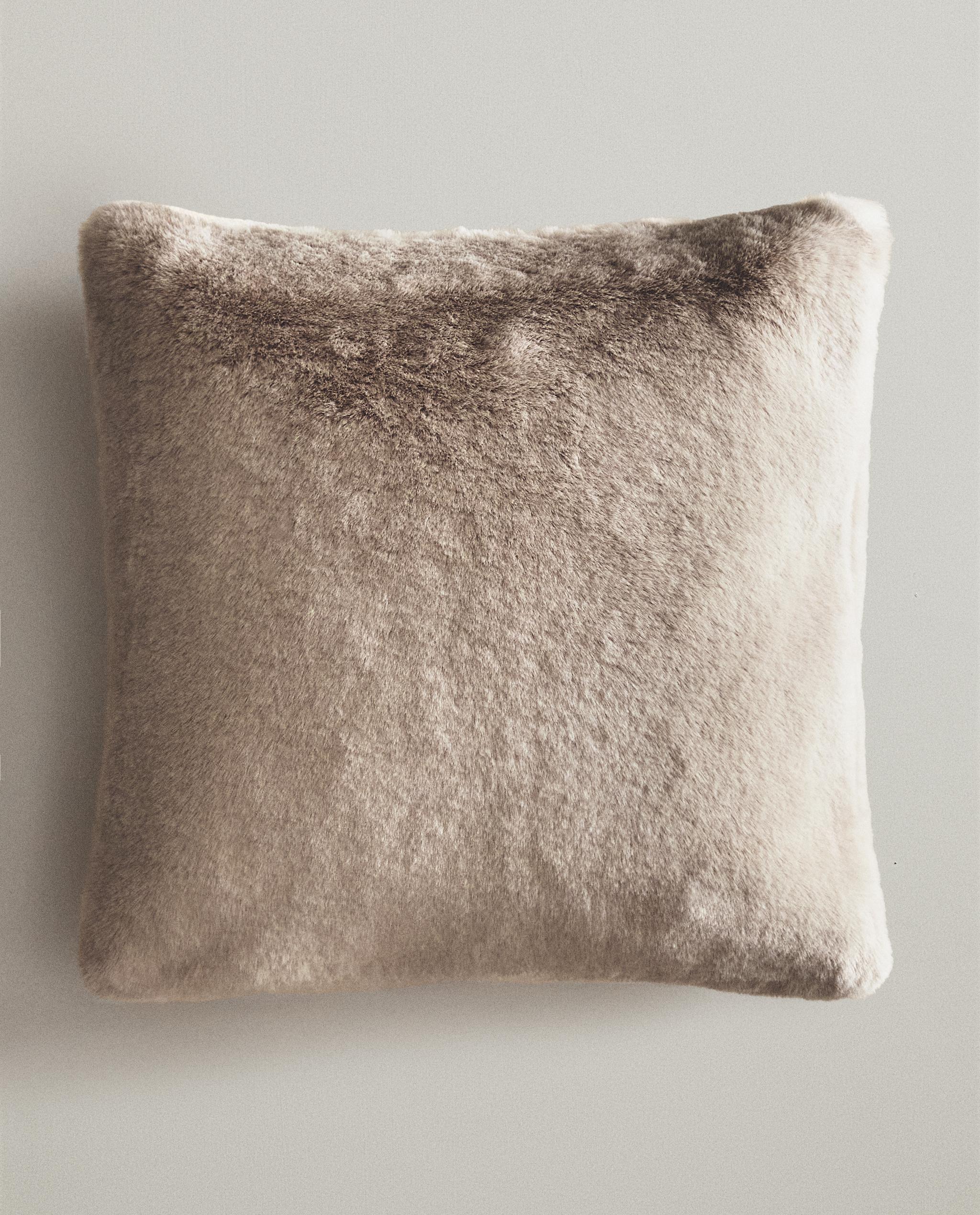 zara フェイクファーボアクッションカバーピローケースブラウンベージュ フェイクファー クッションカバー | Zara Home 日本/Japan