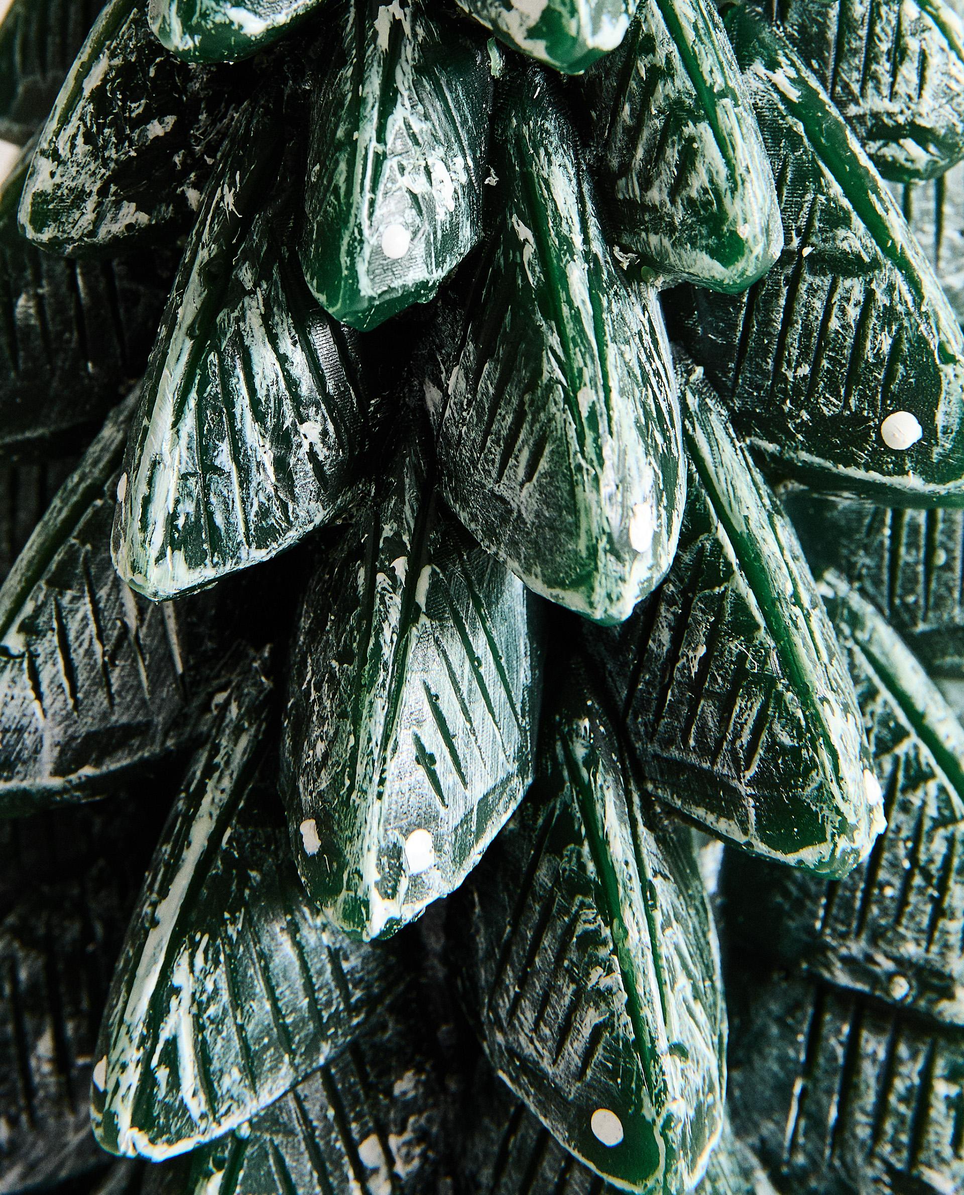 SNOWY CHRISTMAS FIR TREE CANDLE | Zara Home 日本/Japan