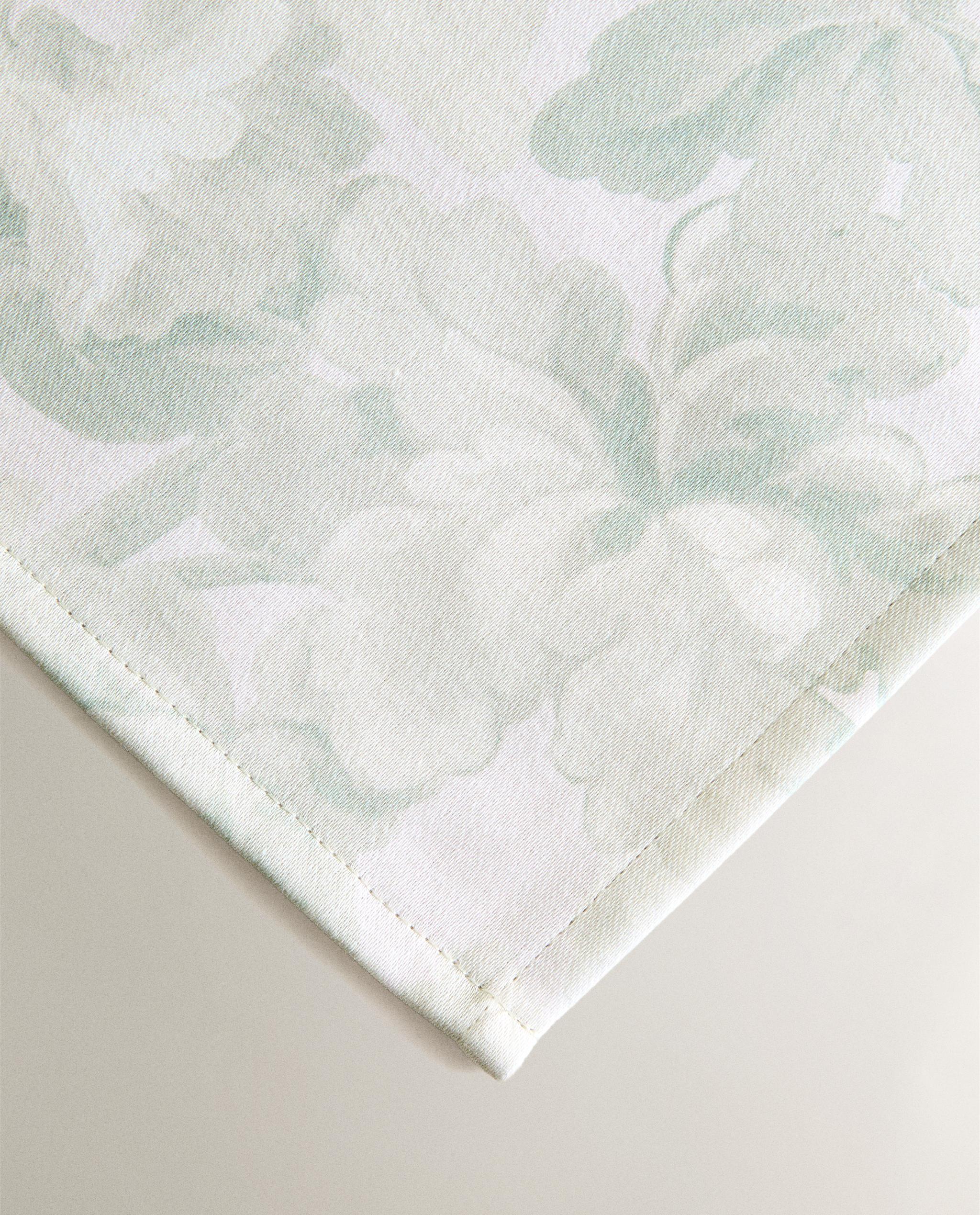 PLANT PRINT TABLE RUNNER product thumbnail 3