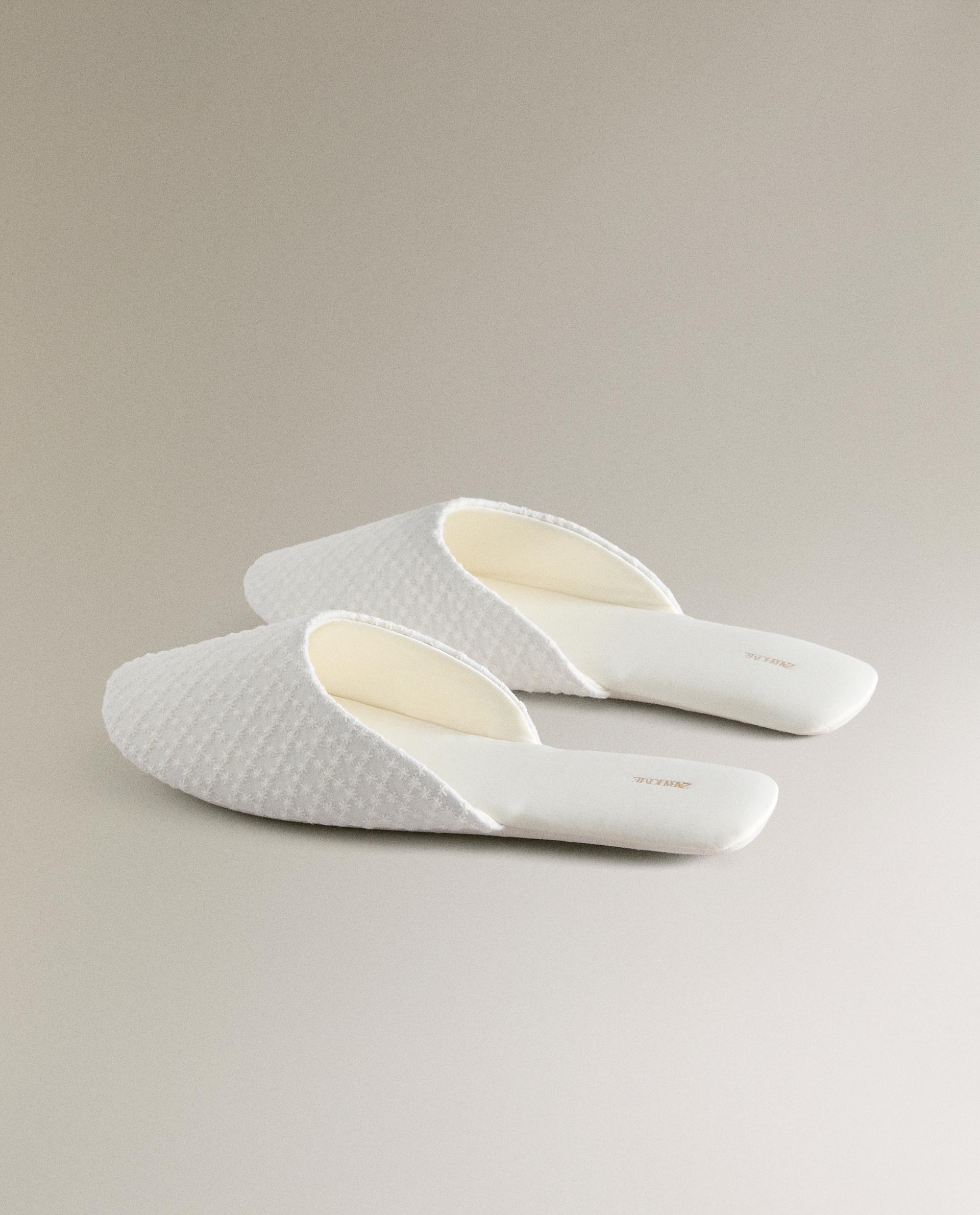 ZAPATILLA TEJIDO PLUMETI DETALLE SATÉN Zara Home España