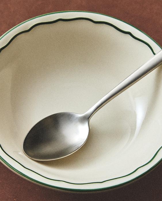 SHALLOW EARTHENWARE BOWL WITH CONTRAST RIM