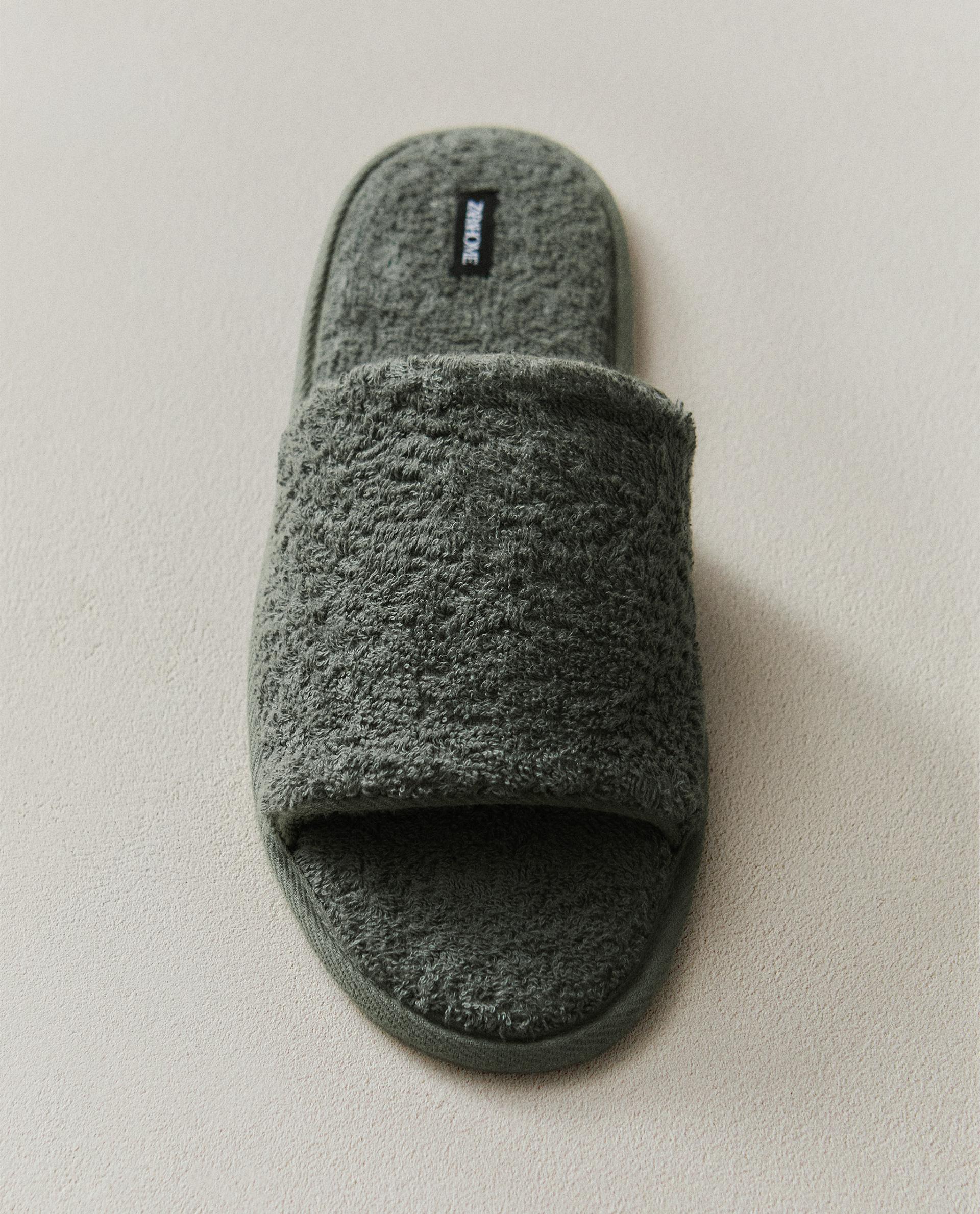 خف حمام مفتوح من قماش تيري خف حمام مفتوح من قماش تيري