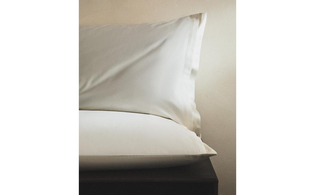 TAIE D’OREILLER SATIN BORD SOIE (300 FILS)