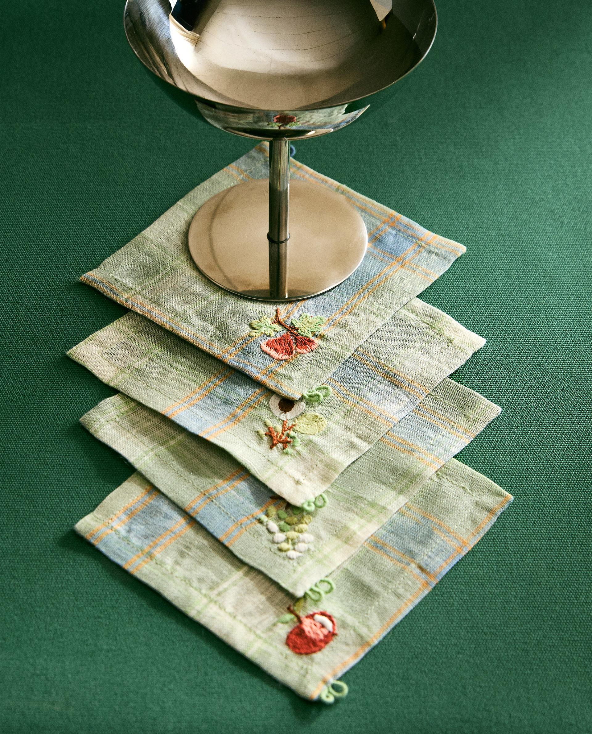 SET OF CHECKED LINEN COASTERS (SET OF 4)