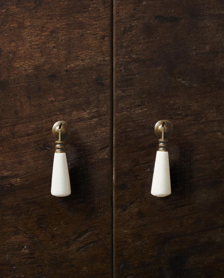 SET OF CERAMIC DROPLET KNOBS (SET OF 2) SET OF CERAMIC DROPLET KNOBS (SET OF 2)
