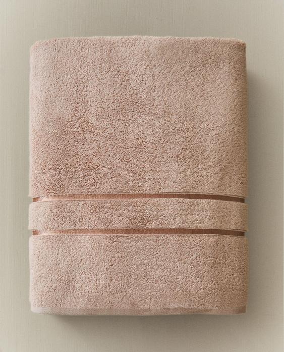 SERVIETTE DE BAIN AVEC LISERÉ À RAYURES