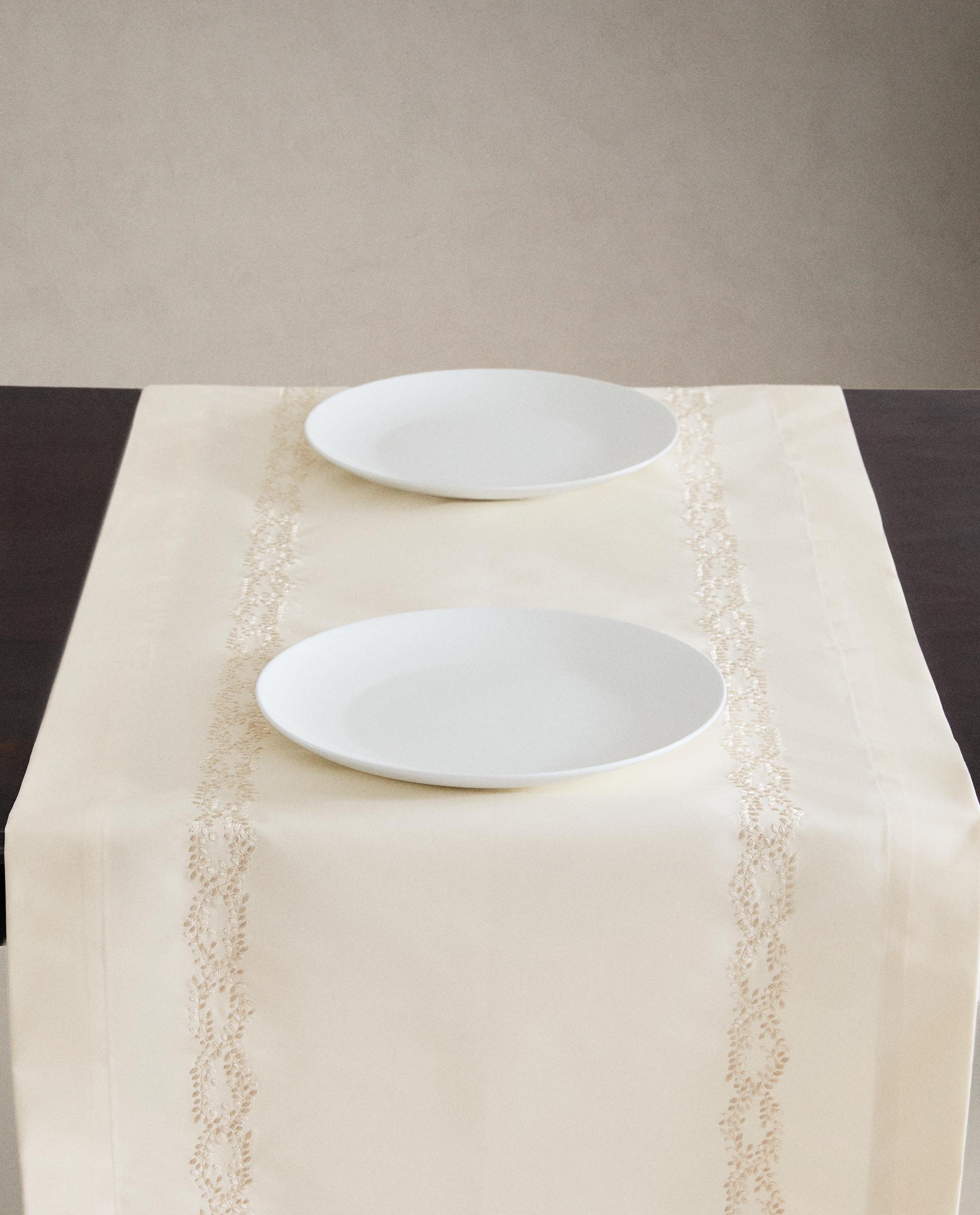PLANT EMBROIDERED TABLE RUNNER product thumbnail 6