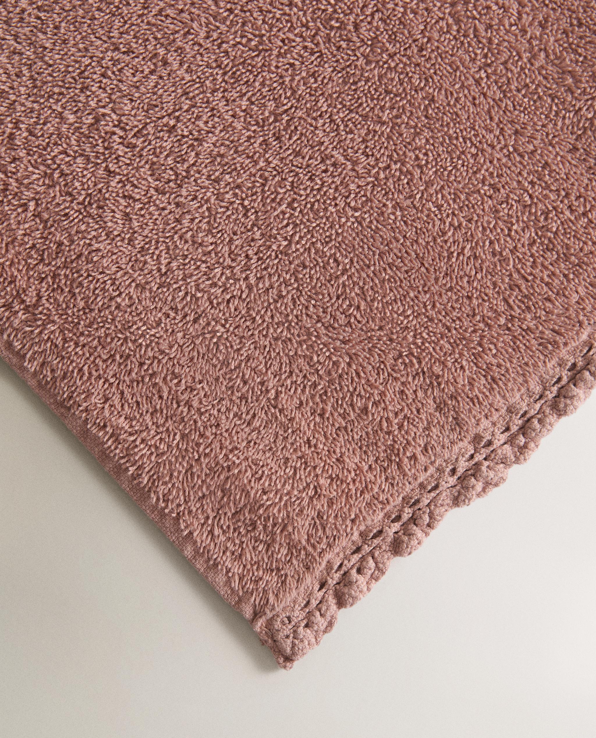 CROCHET BORDER BATH TOWEL product thumbnail 3