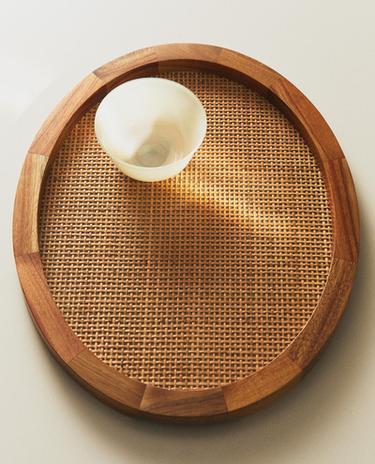 OVALES TABLETT AUS HOLZ UND RATTAN